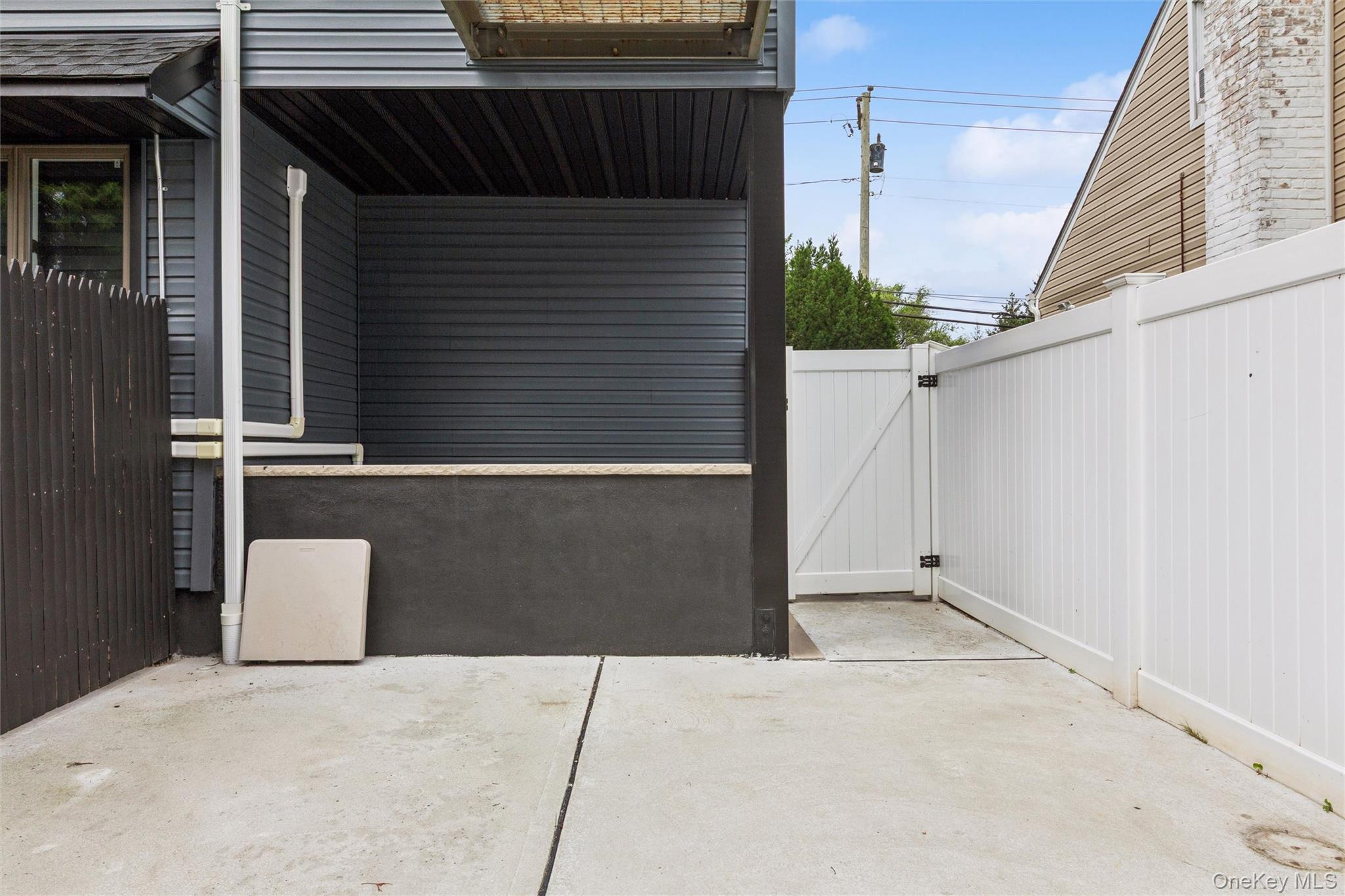301 Merrick Avenue Property Photo 17