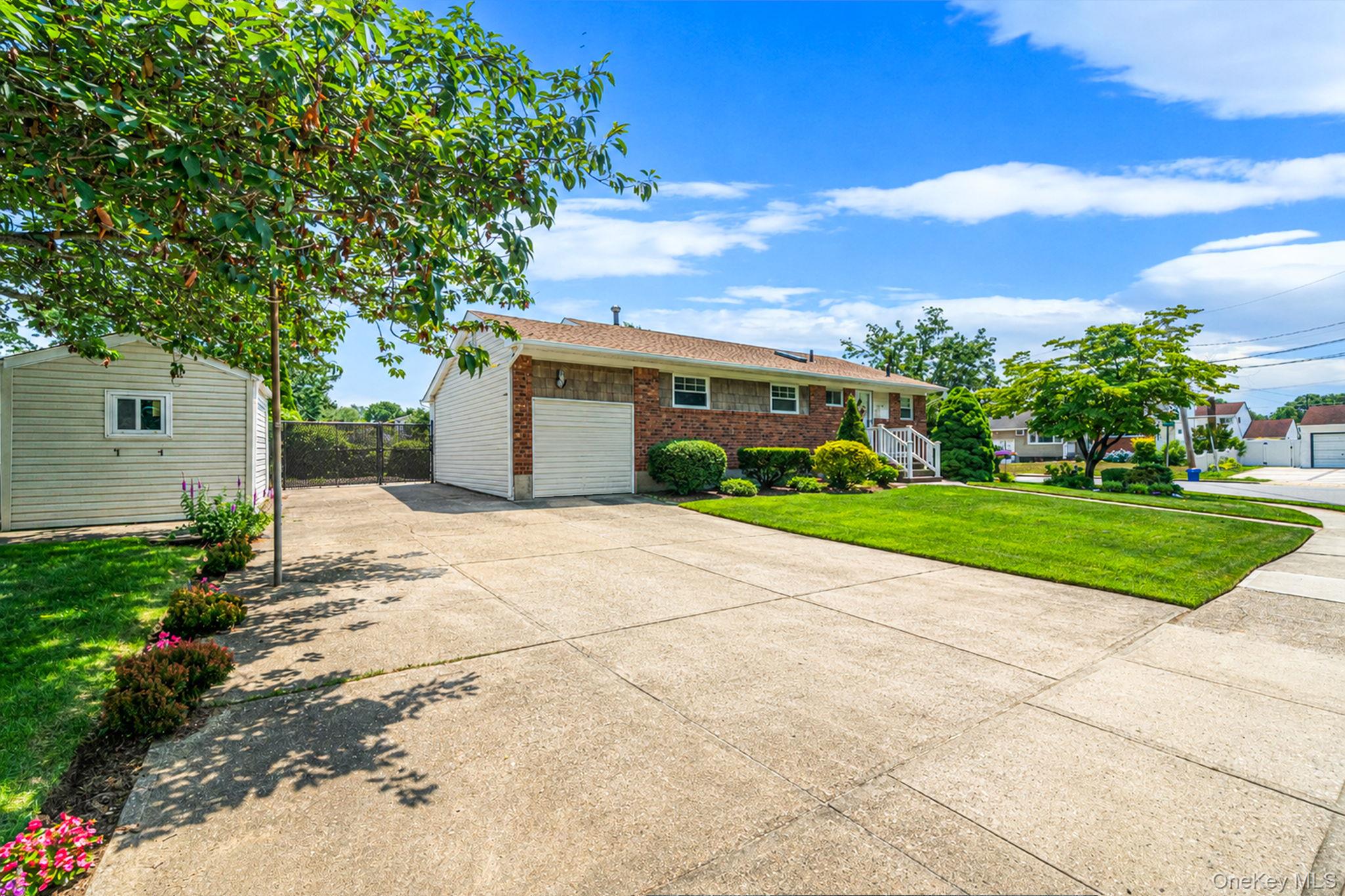 33 Wilshire Drive Property Photo 3