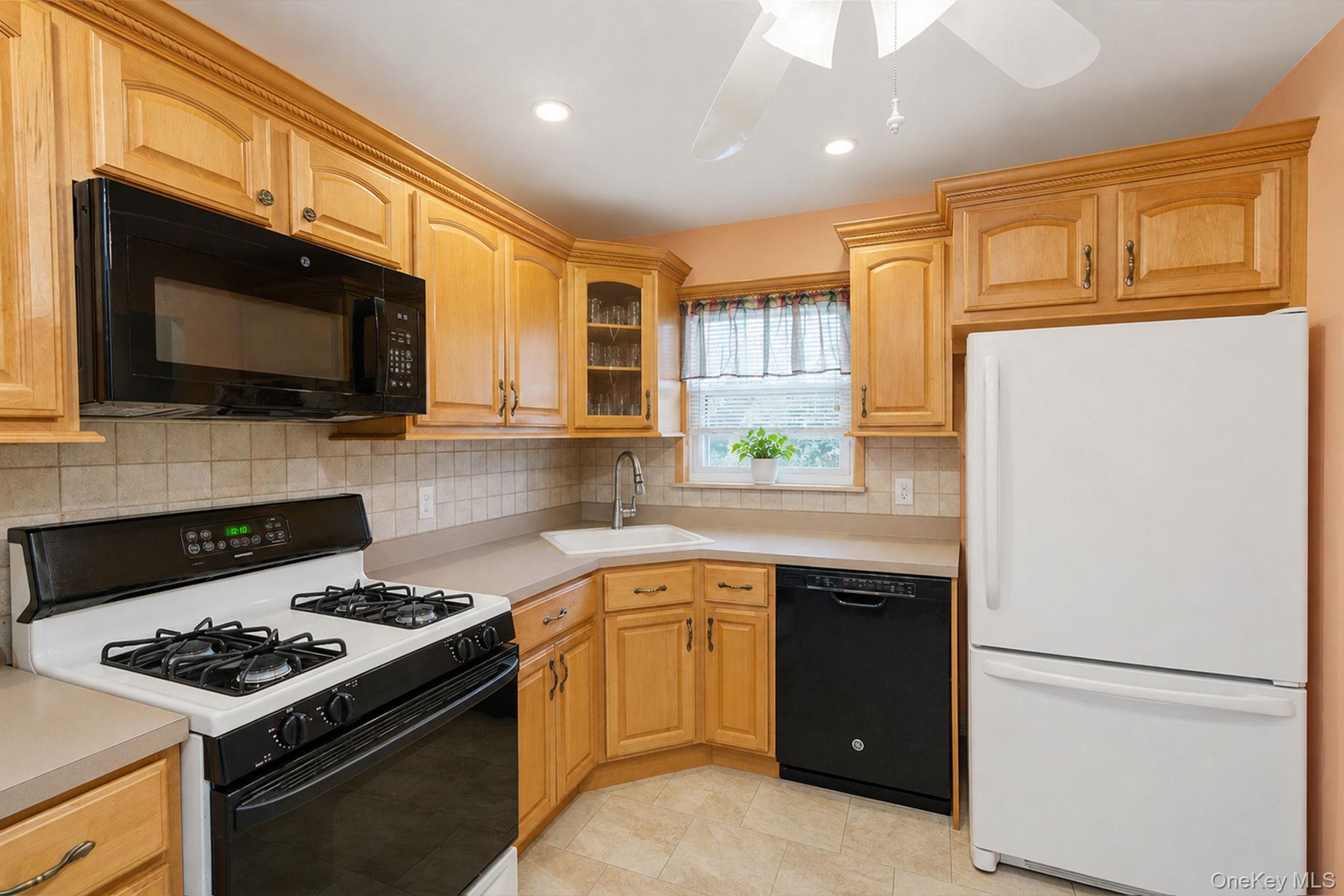 33 Wilshire Drive Property Photo 9
