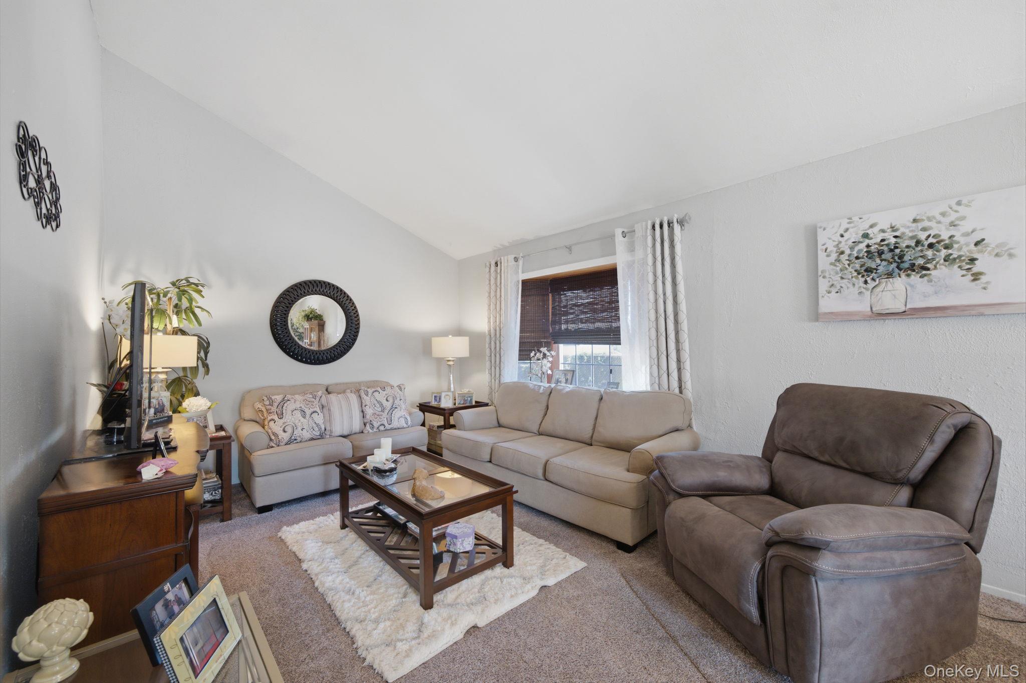 33 Wilshire Drive Property Photo 14