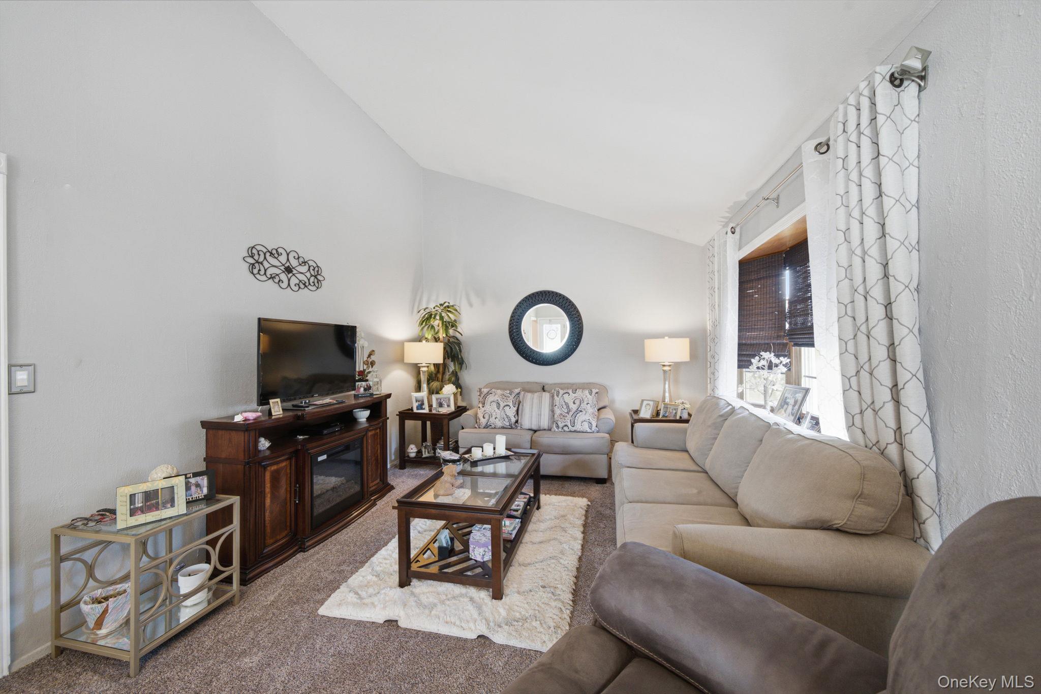 33 Wilshire Drive Property Photo 15