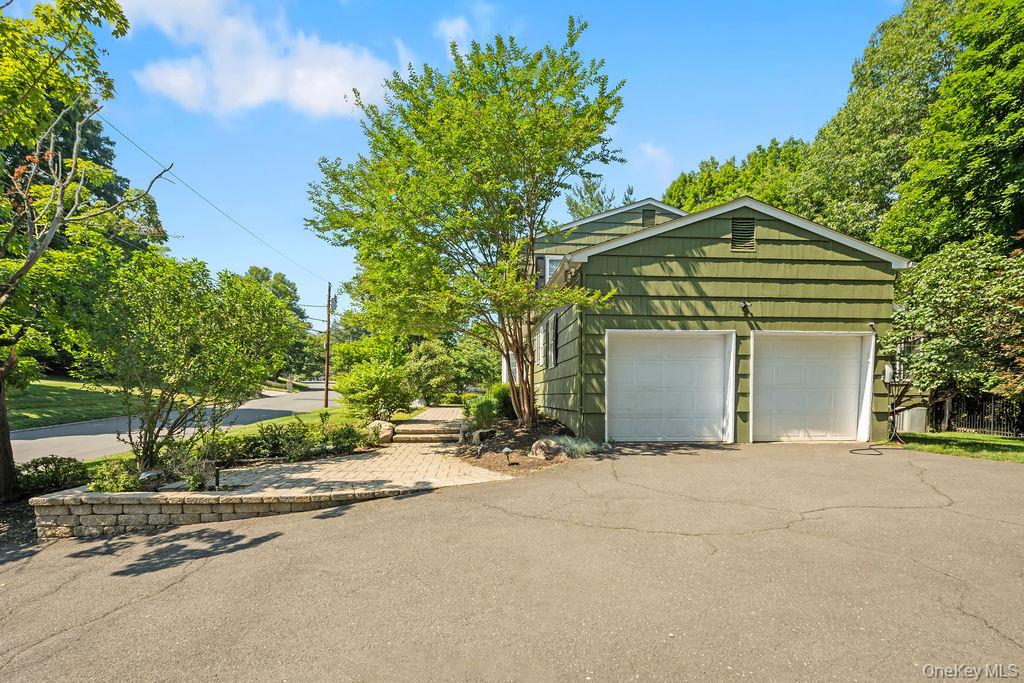 21 Ardsley Drive Property Photo 39