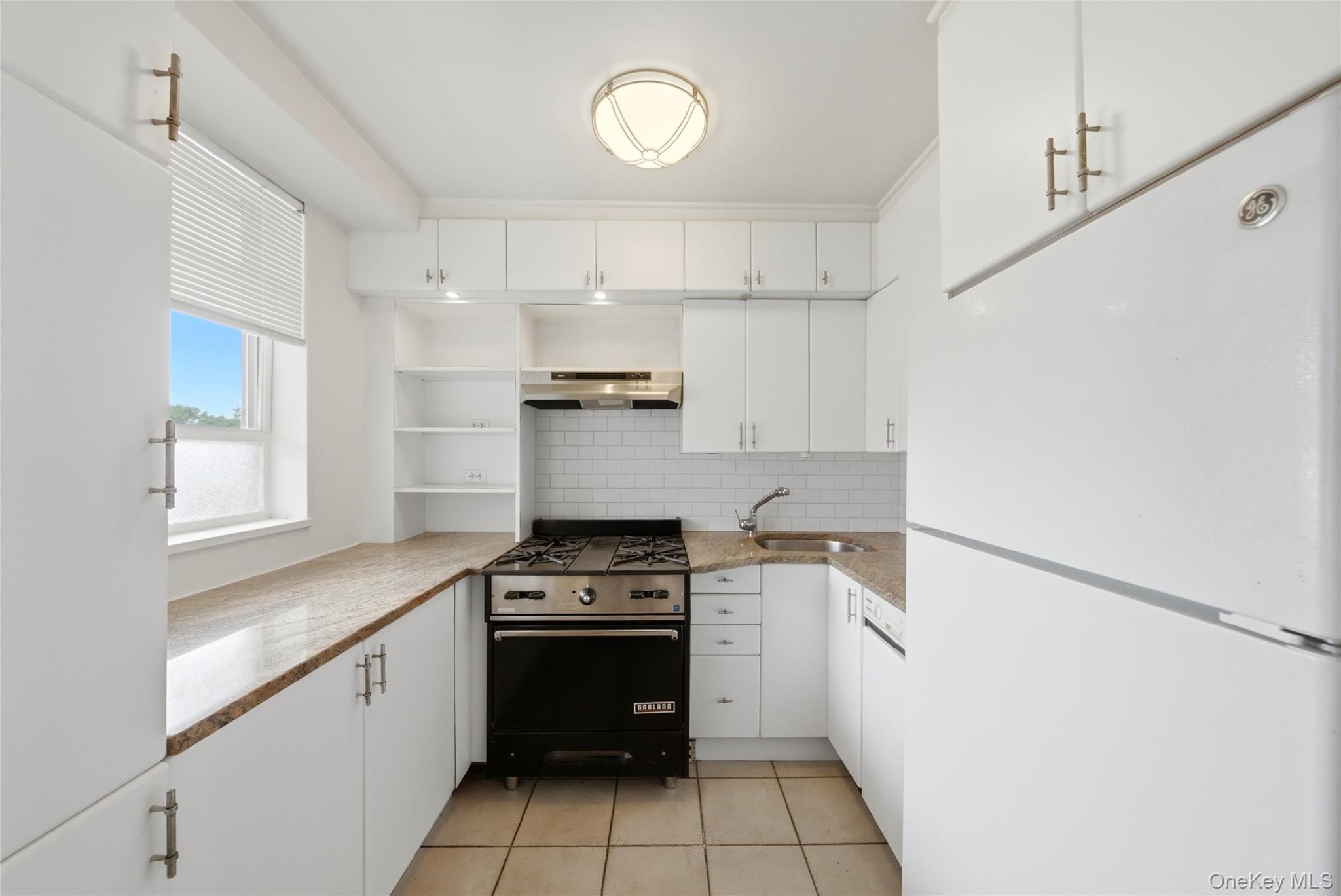 2575 Palisade Avenue 11j Property Photo 6
