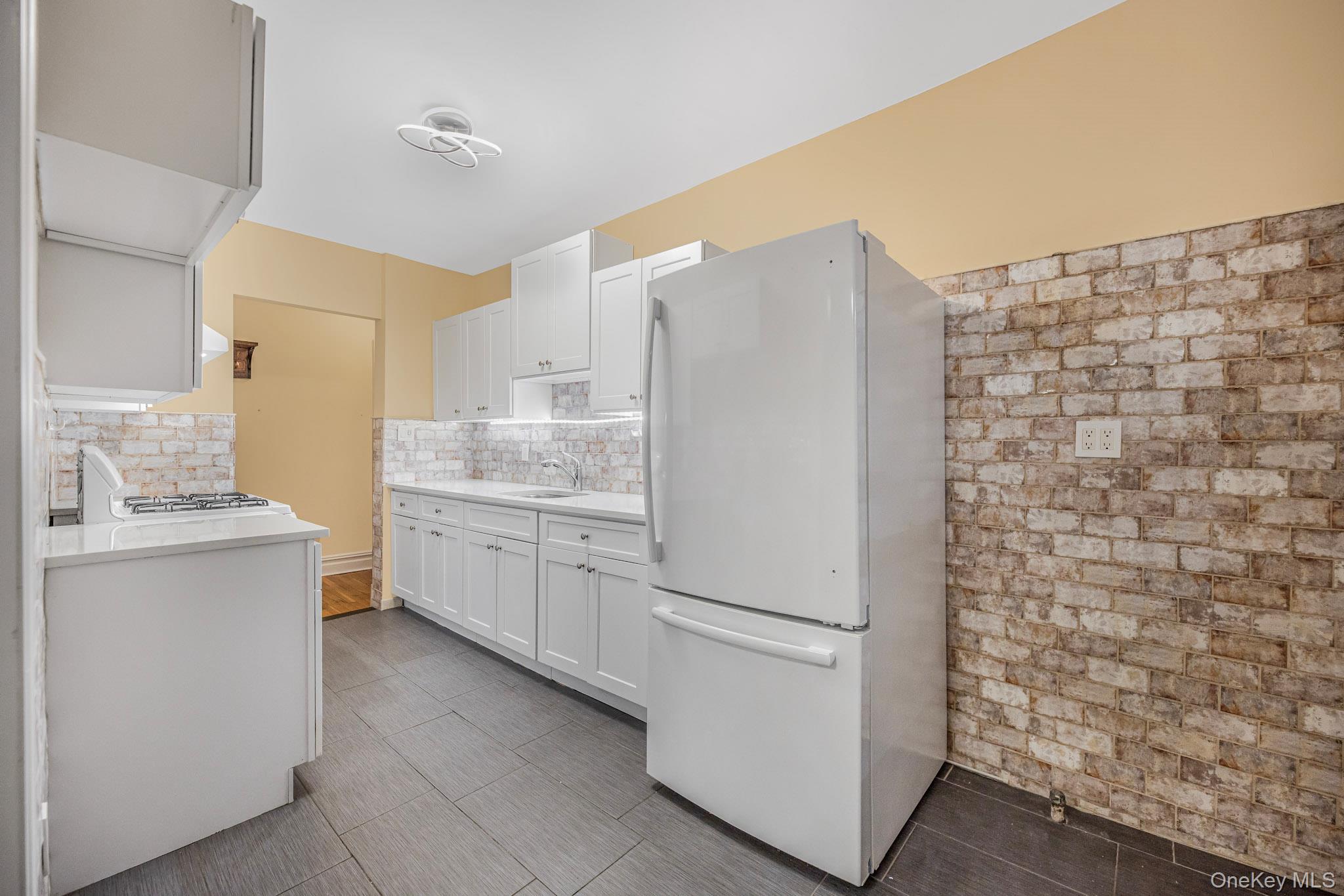 42 Barker Avenue 2b Property Photo 9