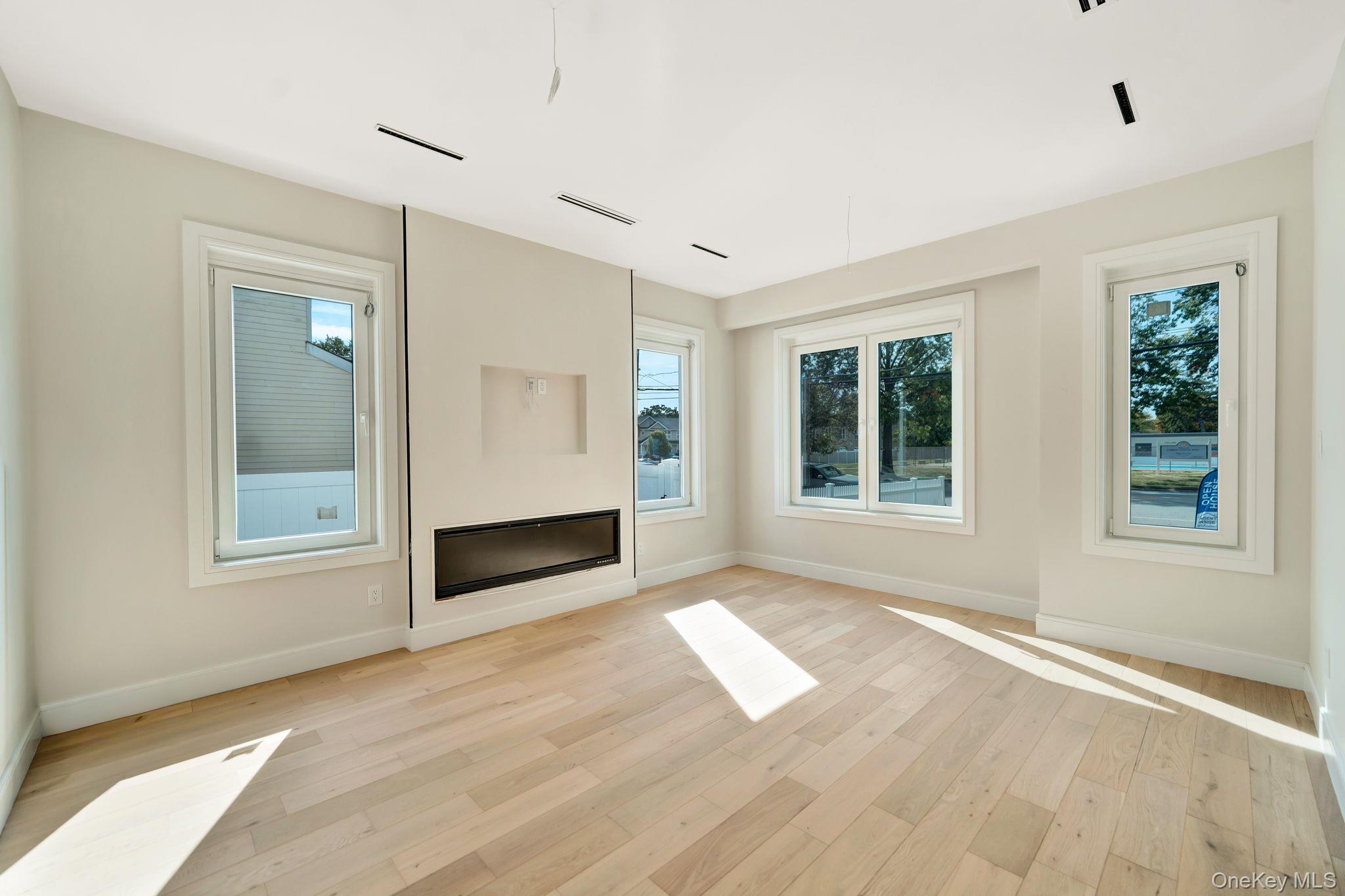 748 Carman Avenue Property Photo 12