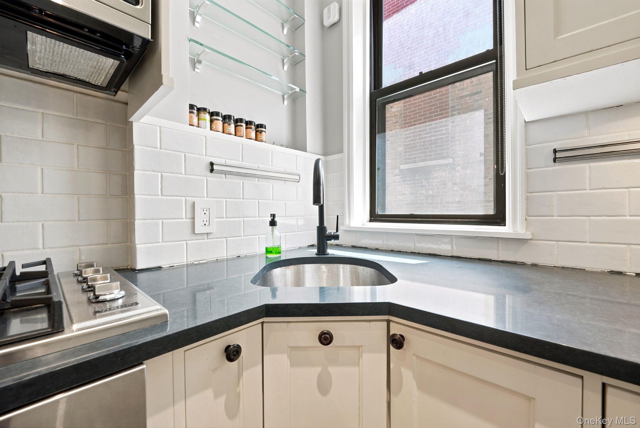 1361 Madison Avenue 6g Property Photo 19