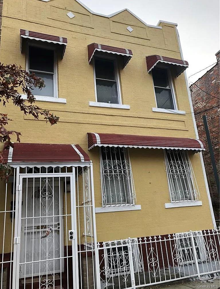 736 E 221st Street Property Photo 1