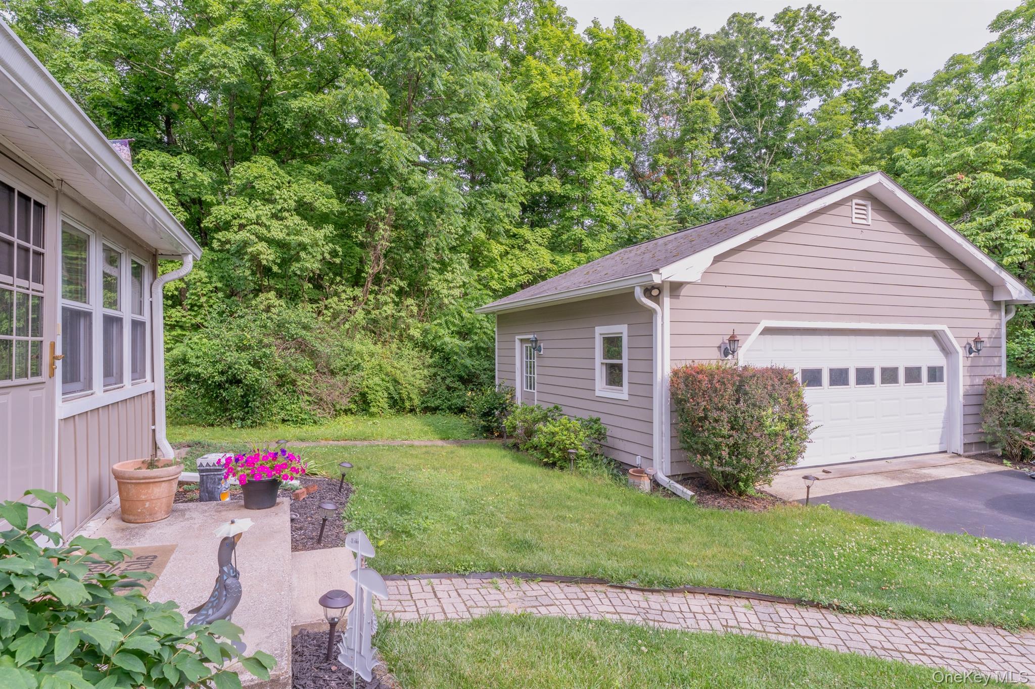 542 Blue Mountain Road Property Photo 4
