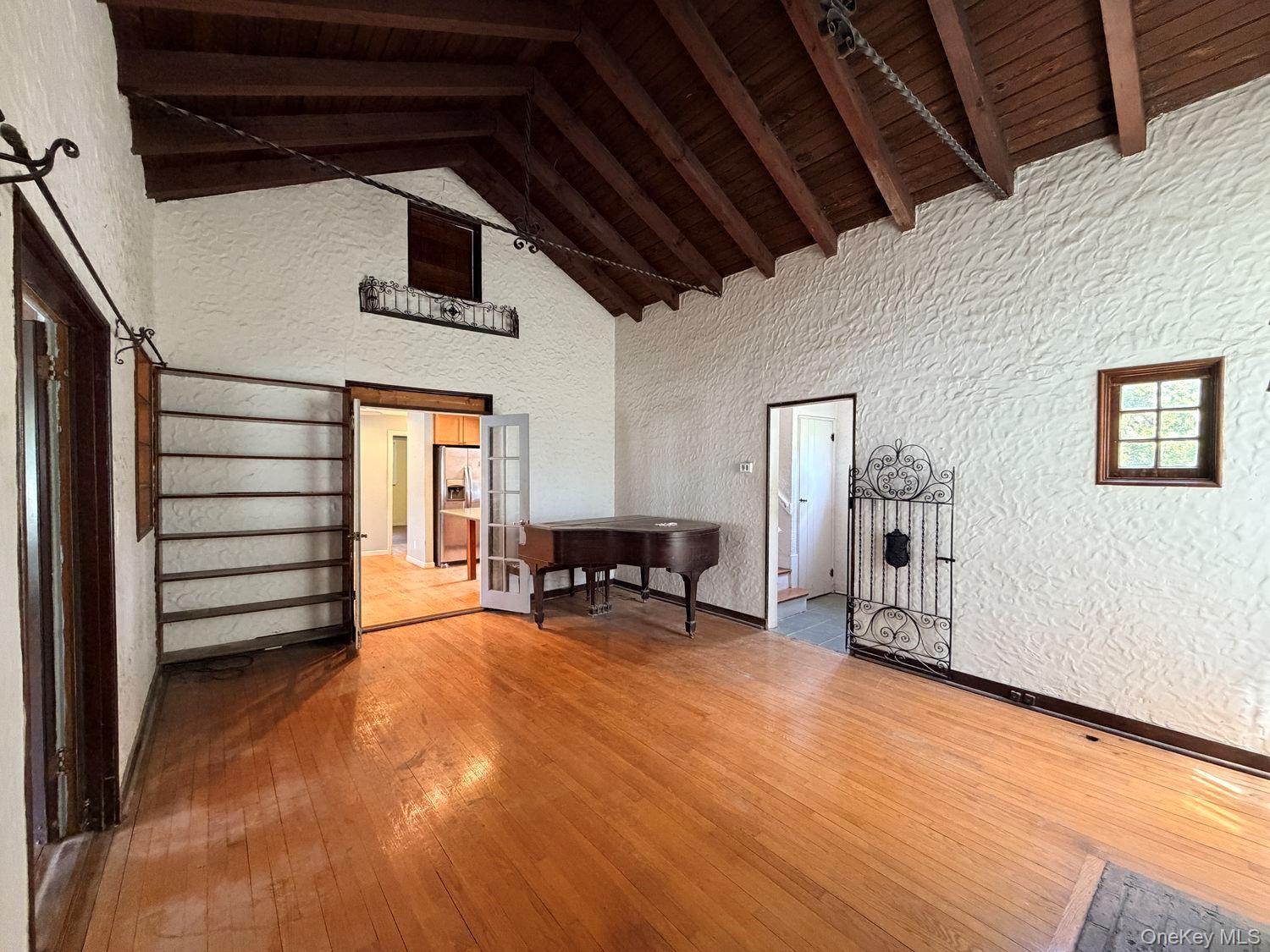 126 Eaton Lane Property Photo 4