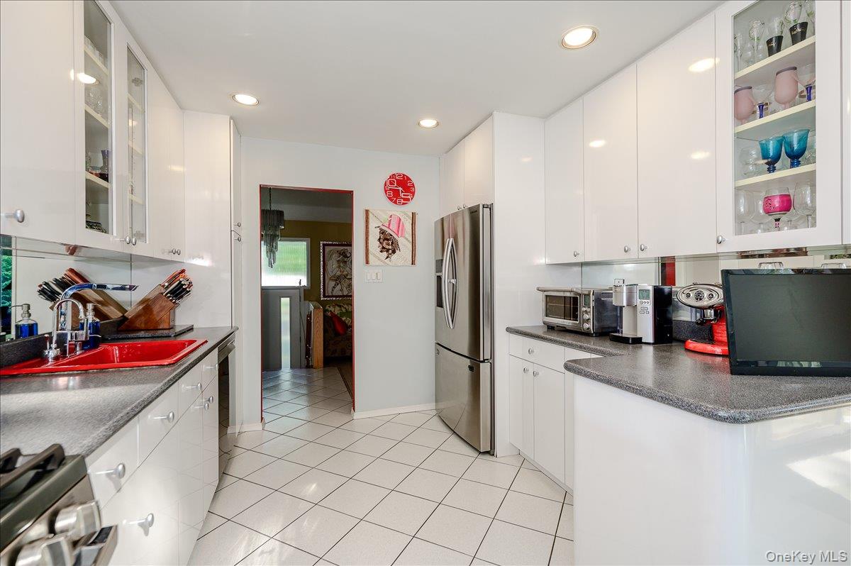 239 Hungry Harbor Road Property Photo 8