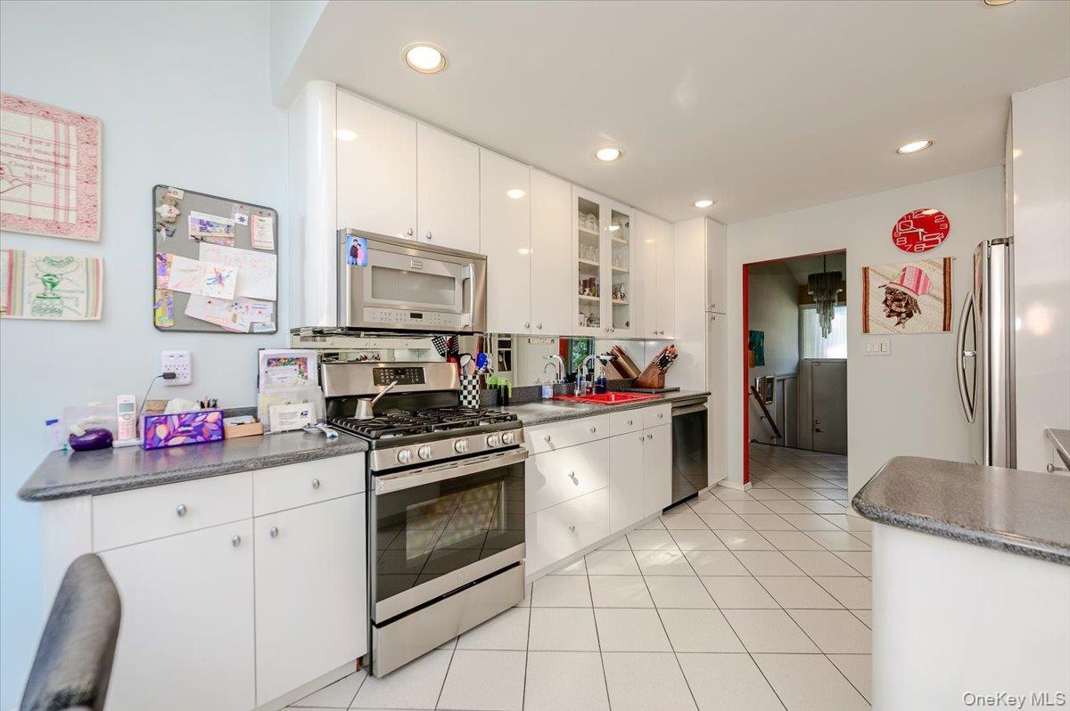 239 Hungry Harbor Road Property Photo 9