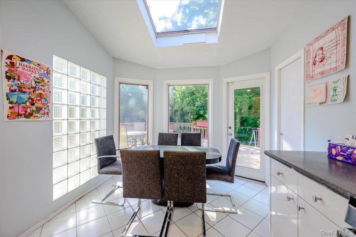 239 Hungry Harbor Road Property Photo 10