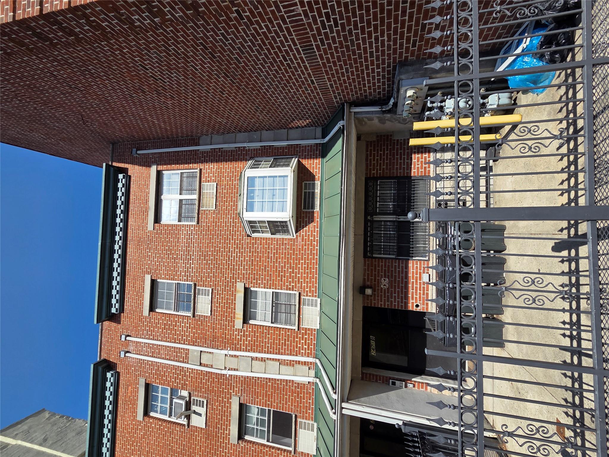 2471 B Crotona Avenue Property Photo 1