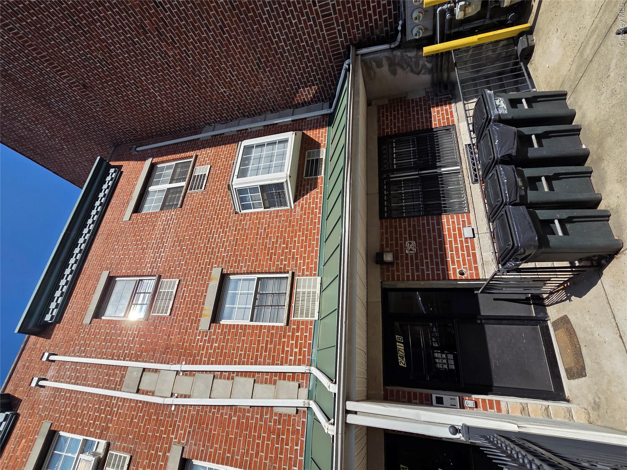 2471 B Crotona Avenue Property Photo 3