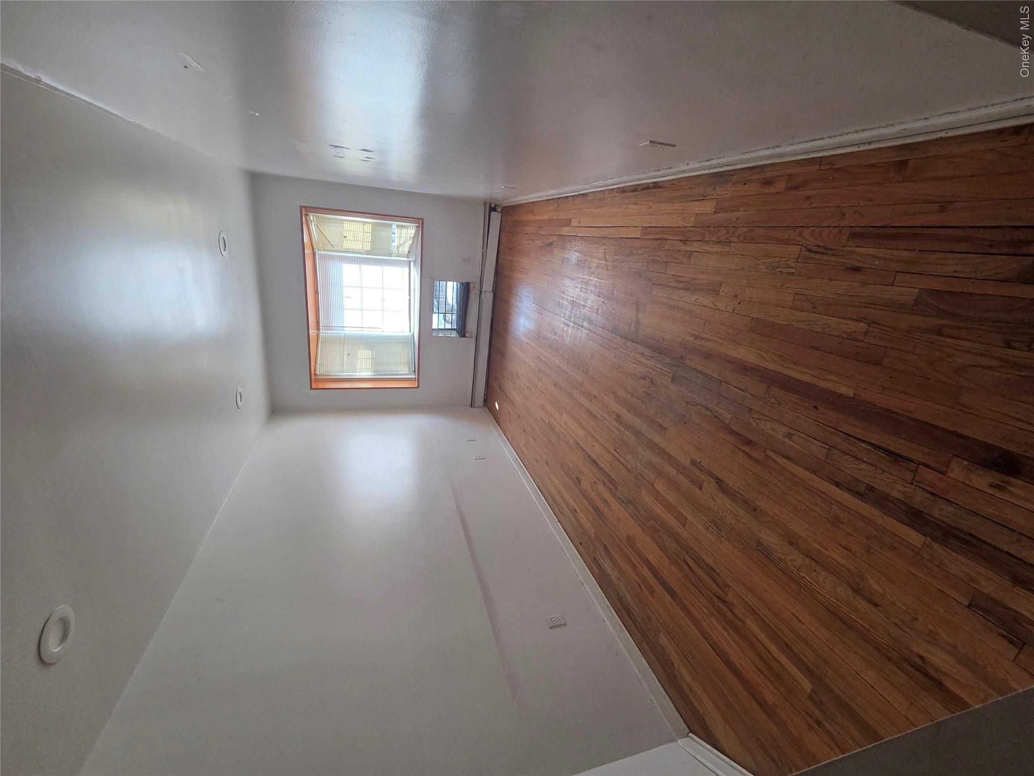 2471 B Crotona Avenue Property Photo 7