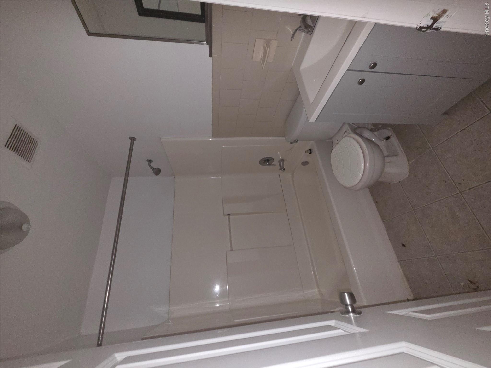 2471 B Crotona Avenue Property Photo 12