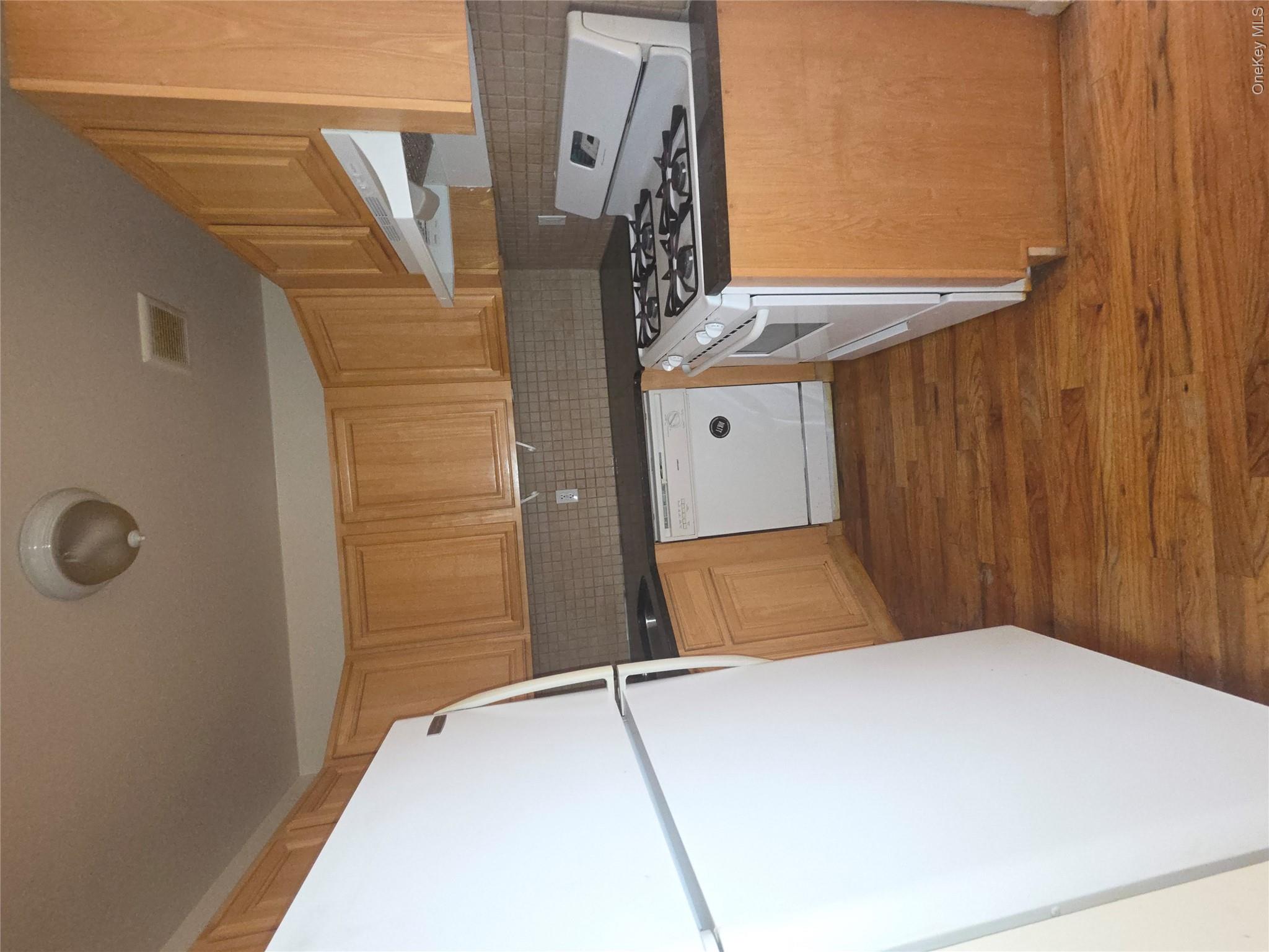 2471 B Crotona Avenue Property Photo 13