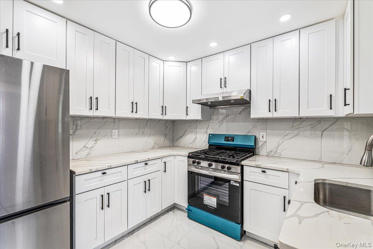 15 Astor Place Property Photo 18