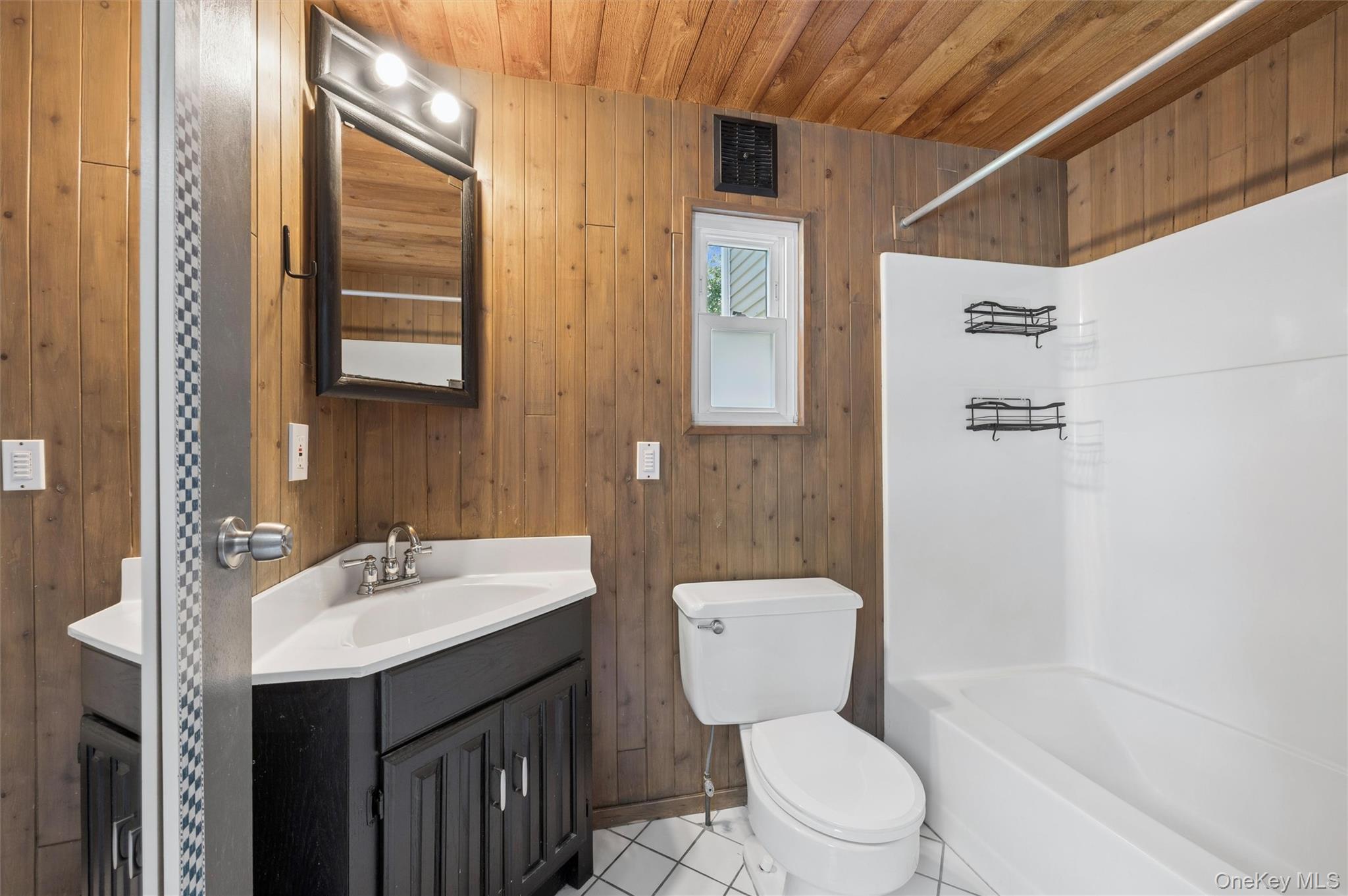 138 Hallock Street Property Photo 13