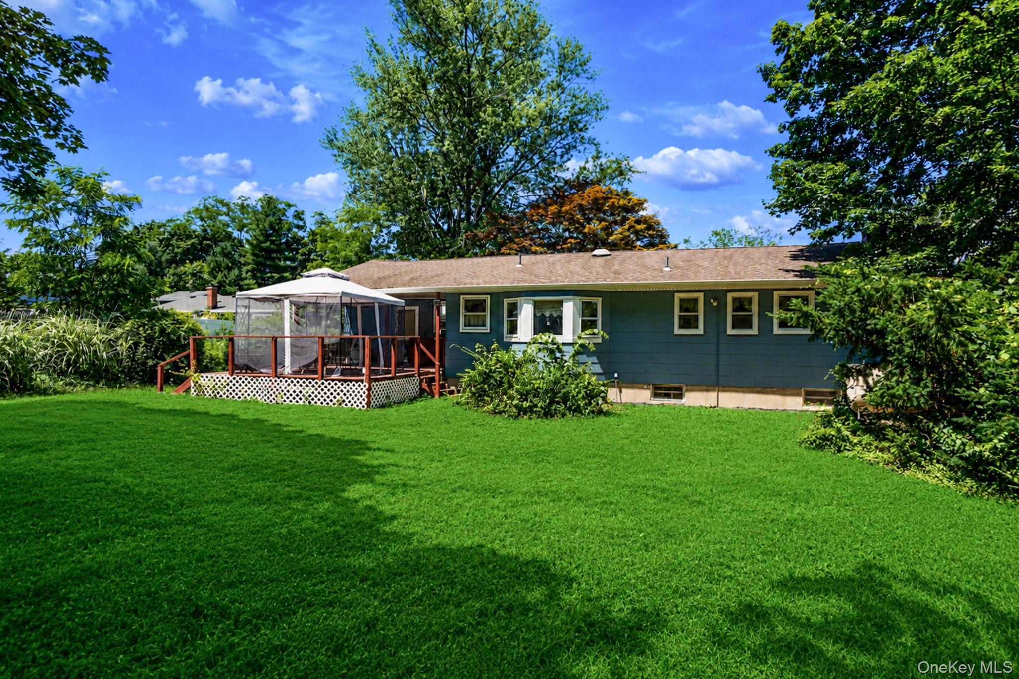 376 Moriches Road Property Photo 4