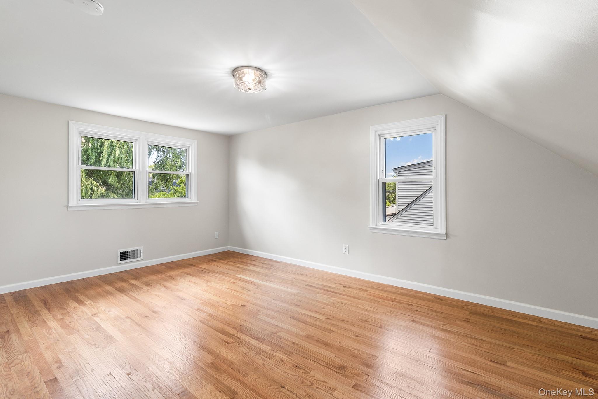 906 Stratford Drive Property Photo 17