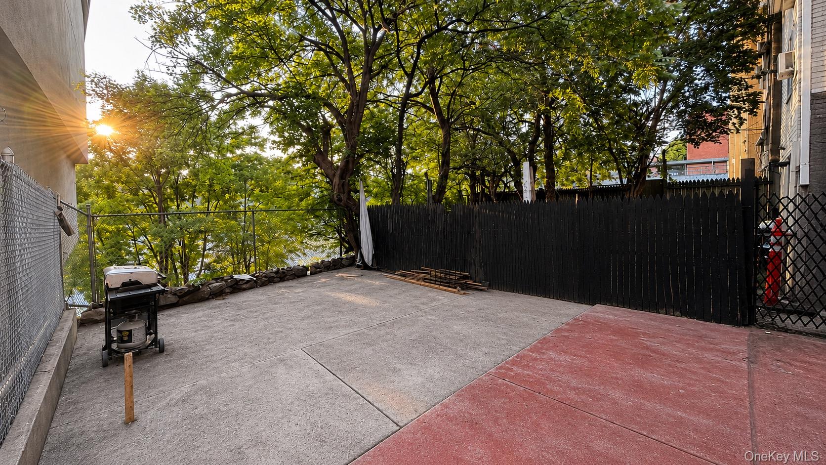 927 Summit Avenue Property Photo 24