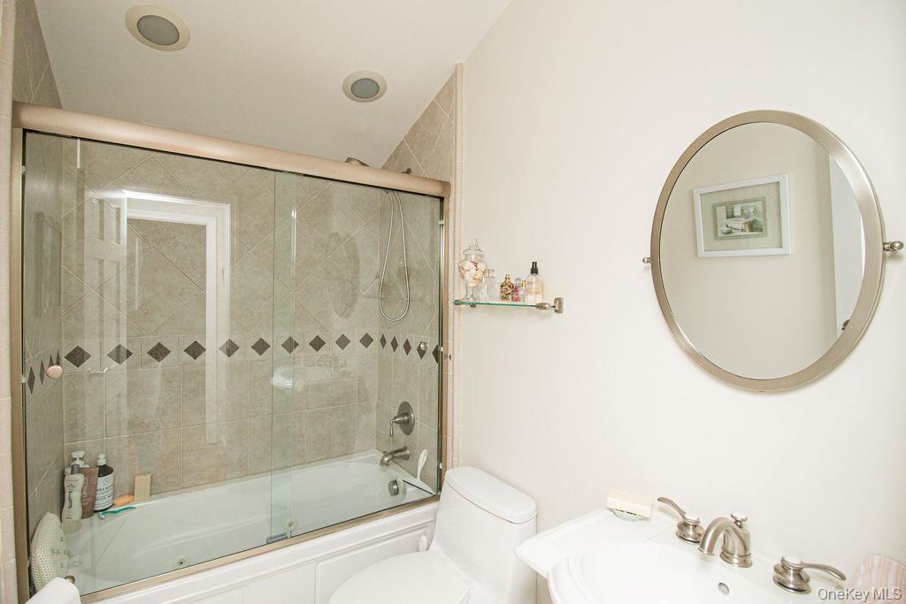 8 Robinhood Court Property Photo 14
