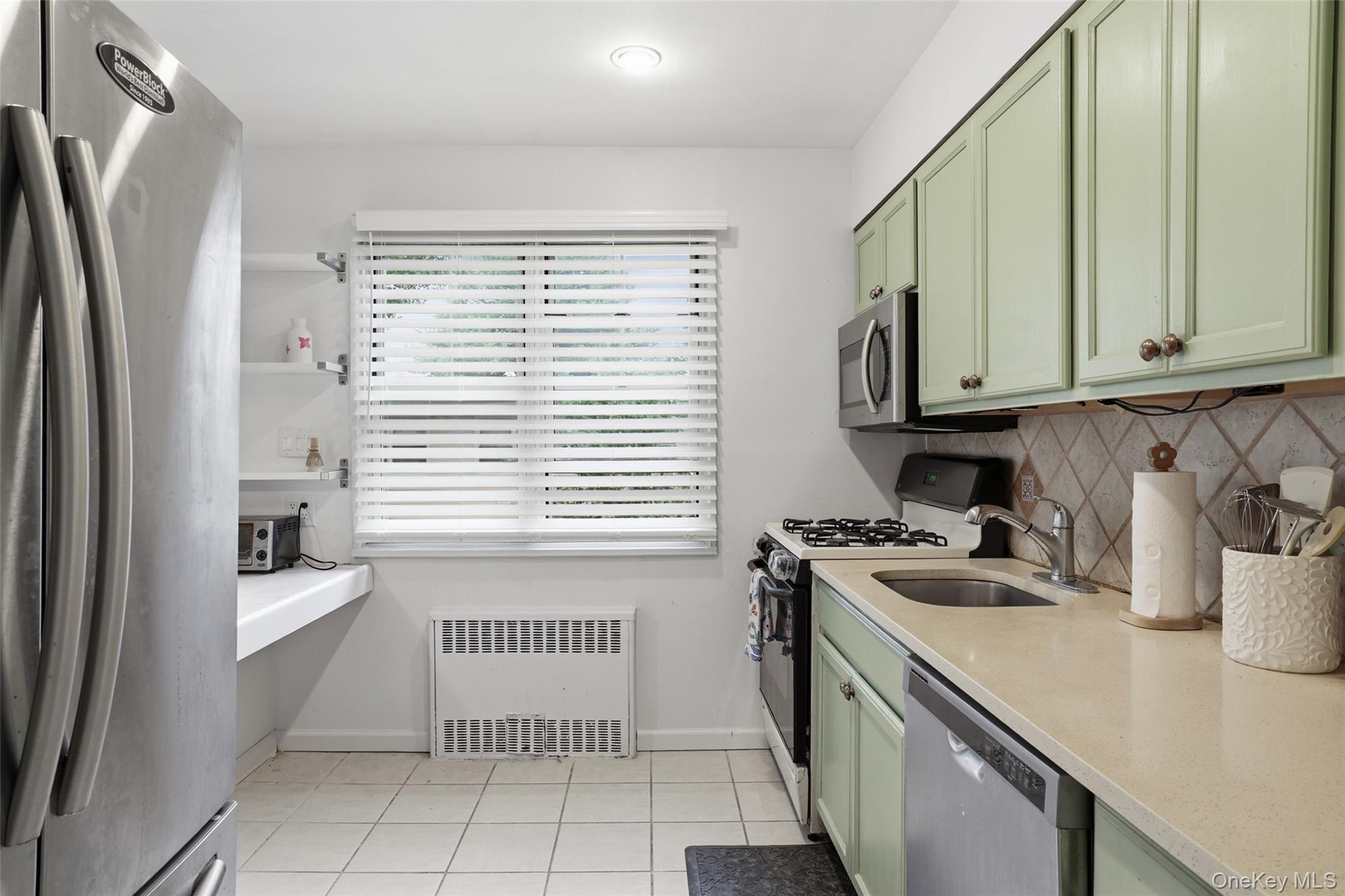 324 Post Avenue 12l Property Photo 18