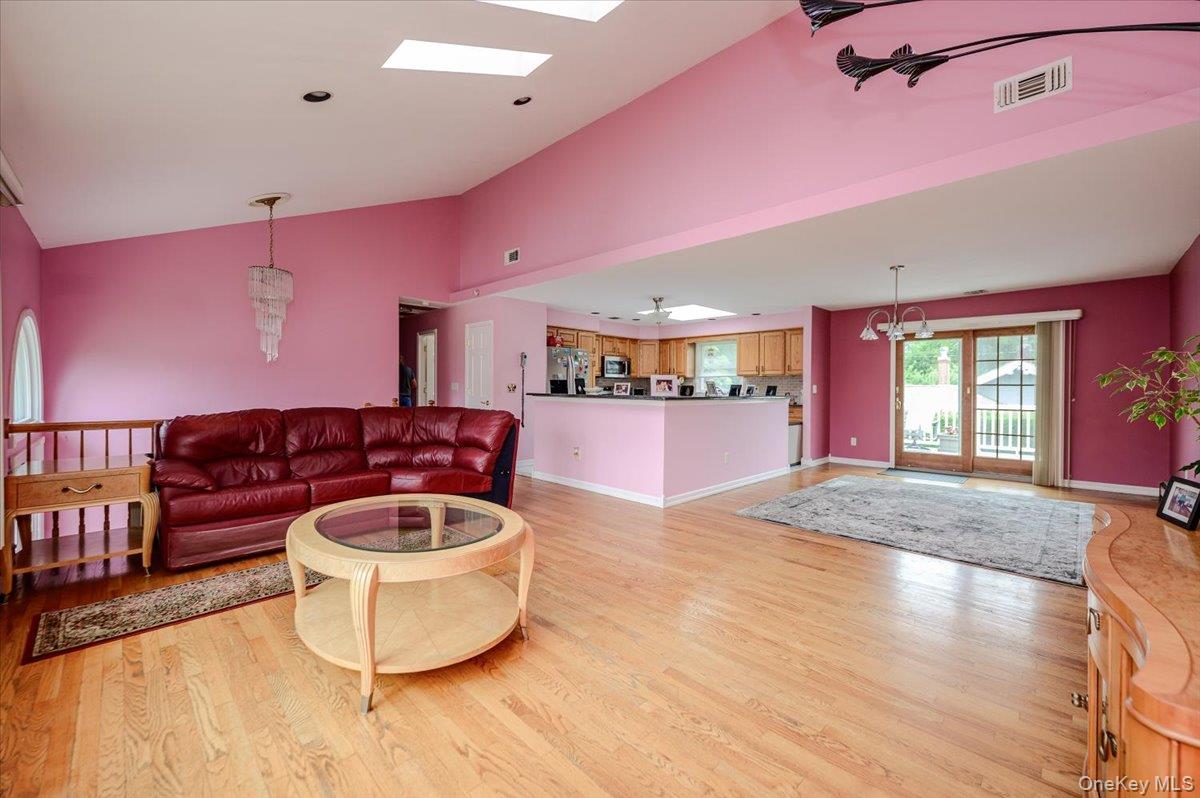 48 Meadow Lane Property Photo 4