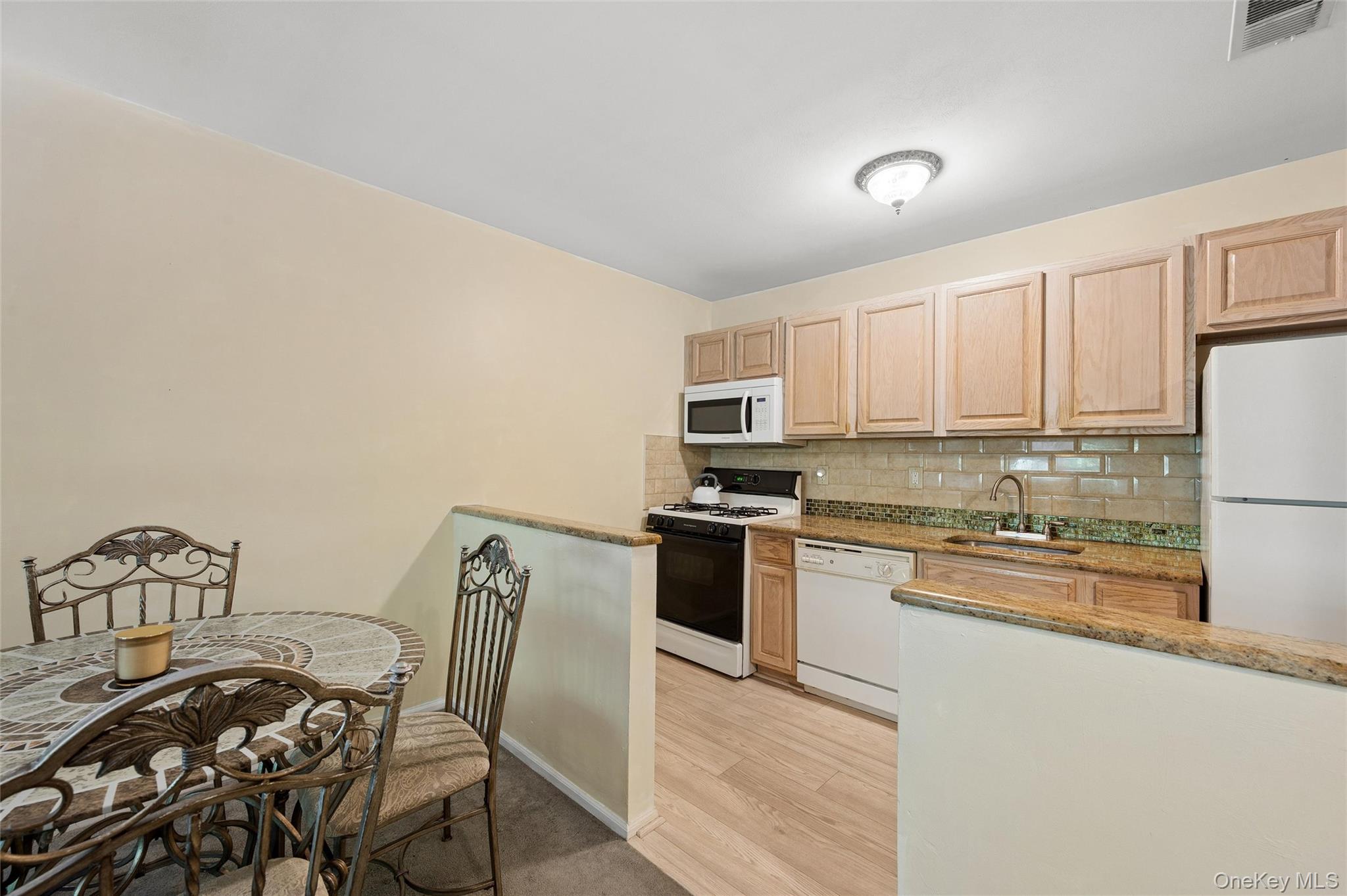 2295 Milburn Avenue 11 Property Photo 7