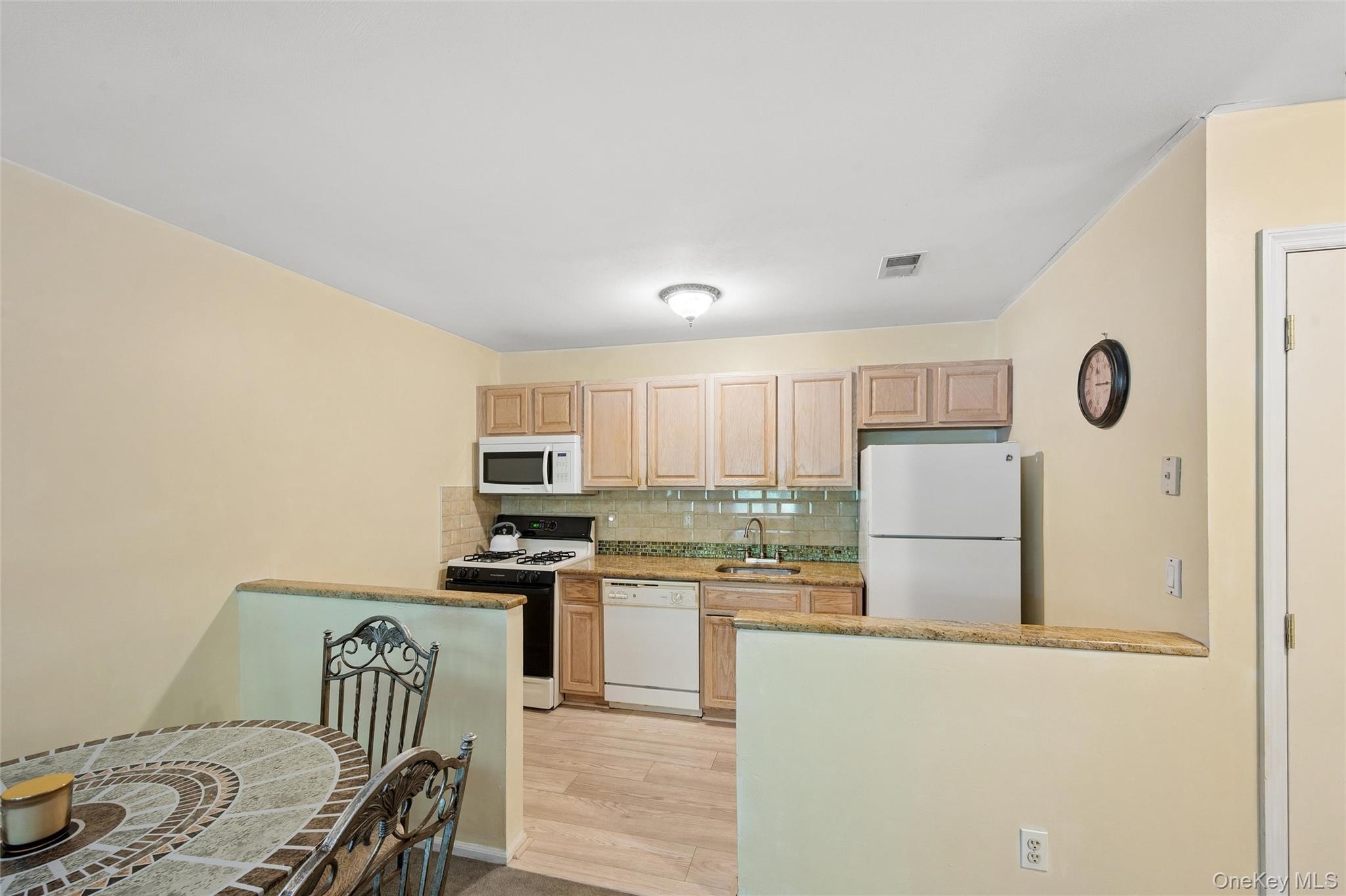 2295 Milburn Avenue 11 Property Photo 8
