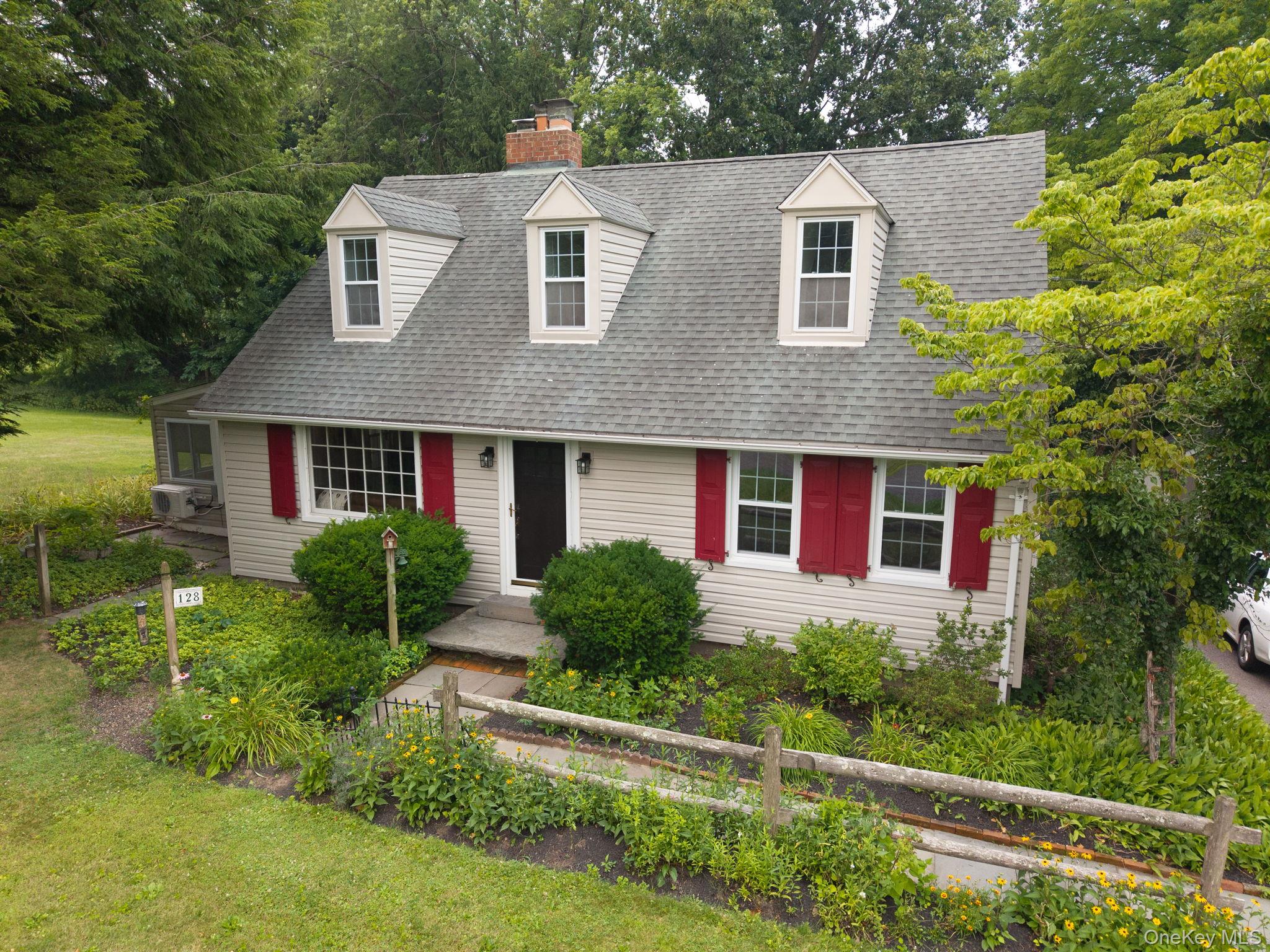 128 Rosa Lane Property Photo 1