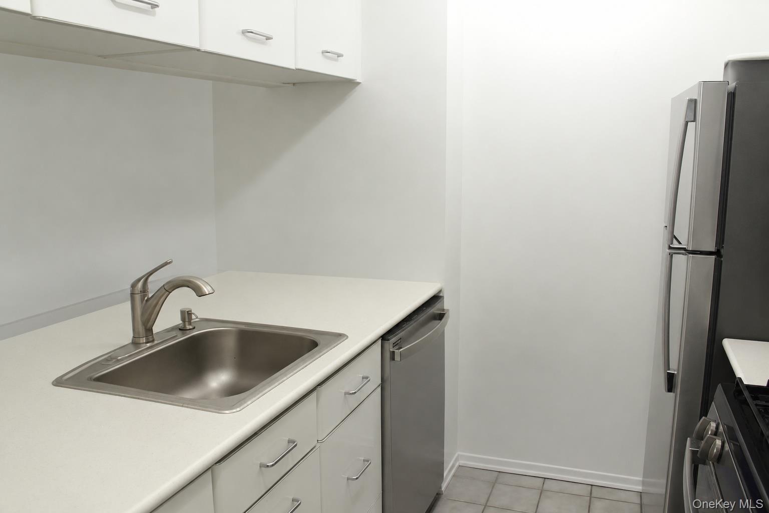 4 Martine Avenue 611 Property Photo 6