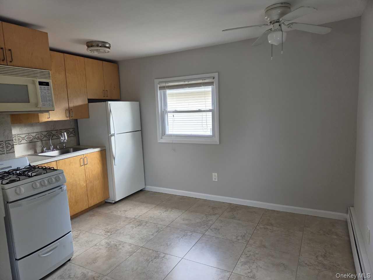 140 N Forest Avenue 2nd Floor Property Photo 3
