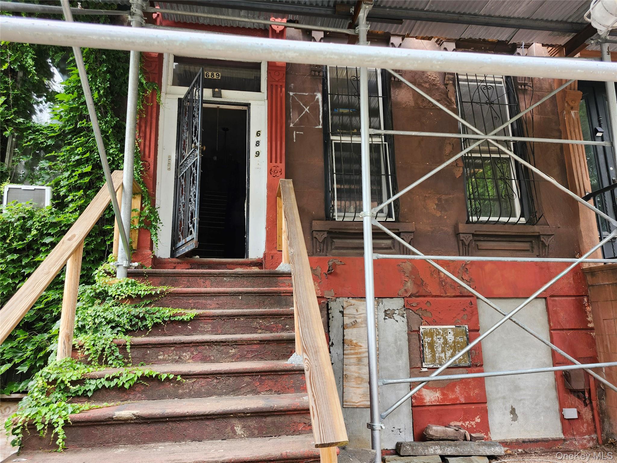 689 Greene Avenue Property Photo 4