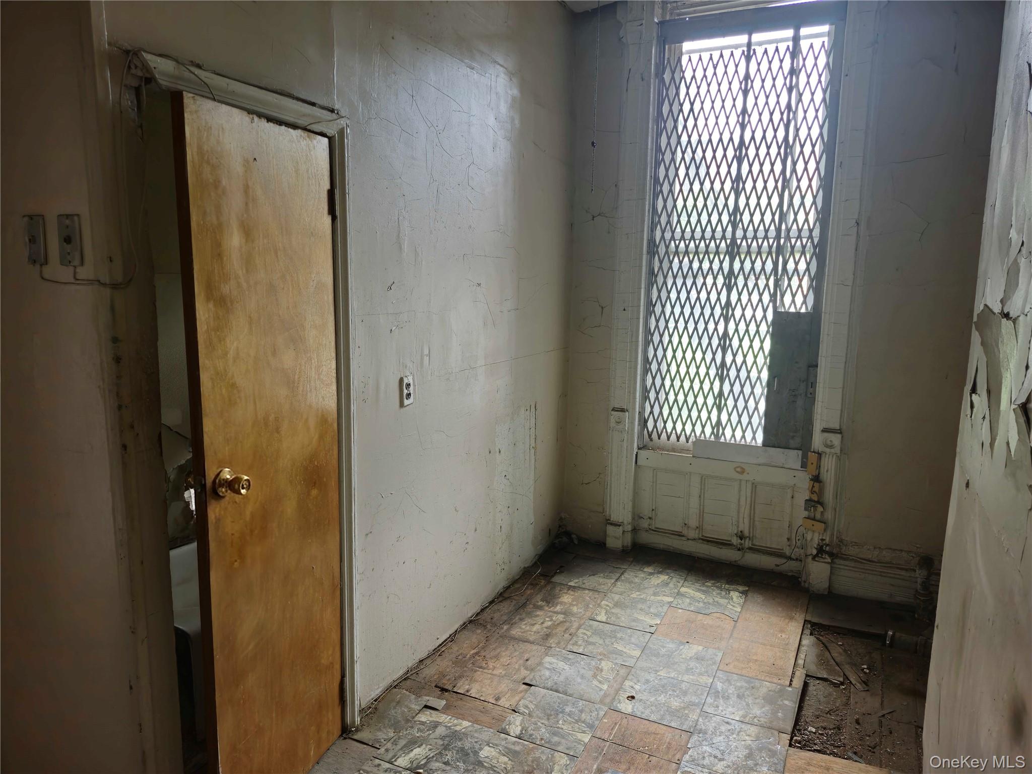689 Greene Avenue Property Photo 7
