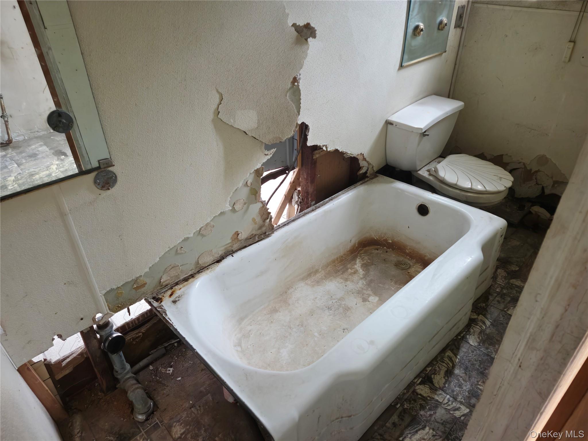 689 Greene Avenue Property Photo 9