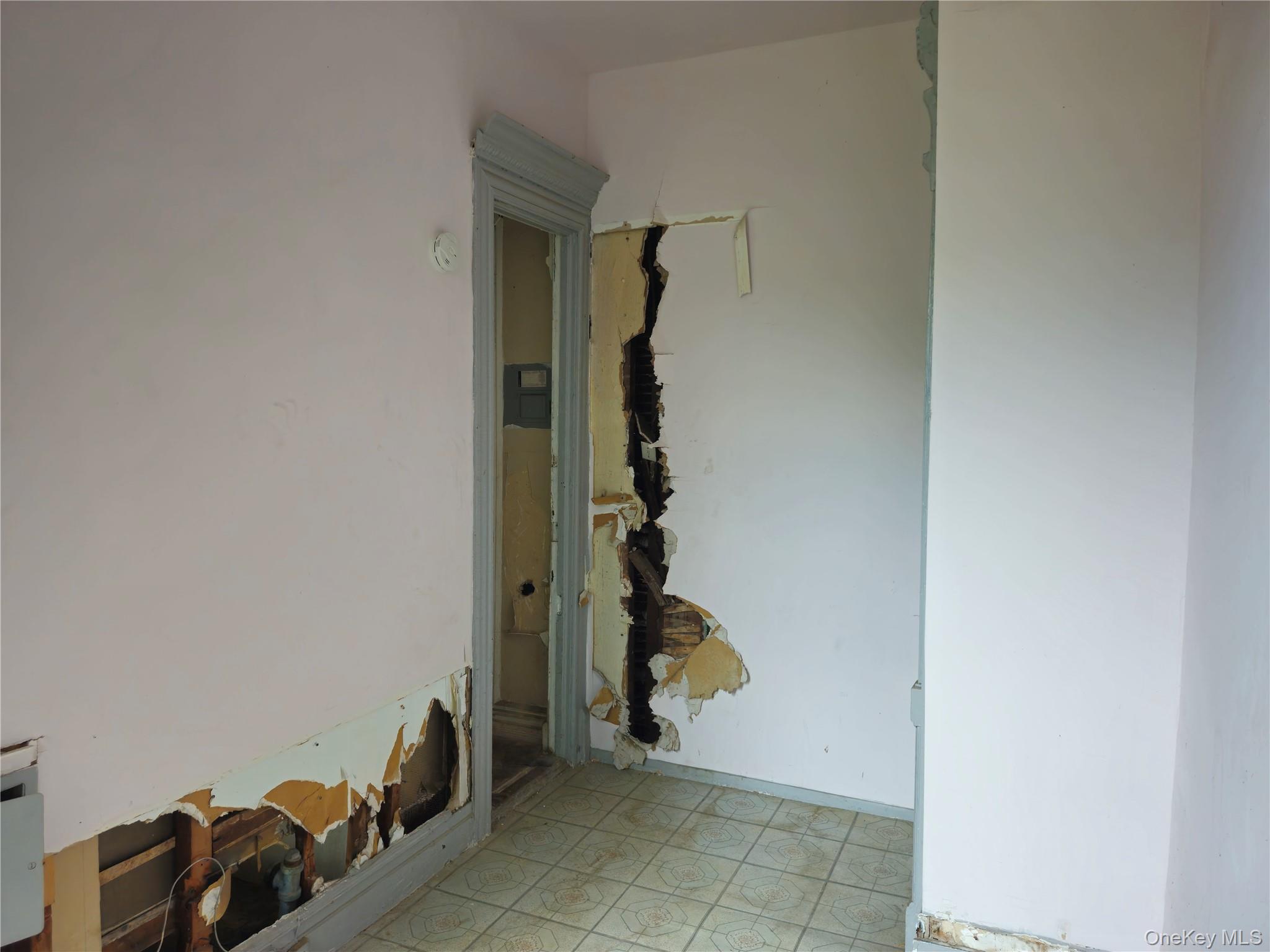 689 Greene Avenue Property Photo 10