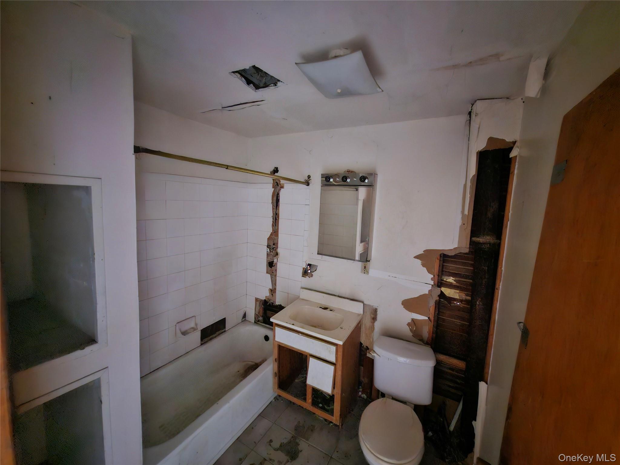 689 Greene Avenue Property Photo 12