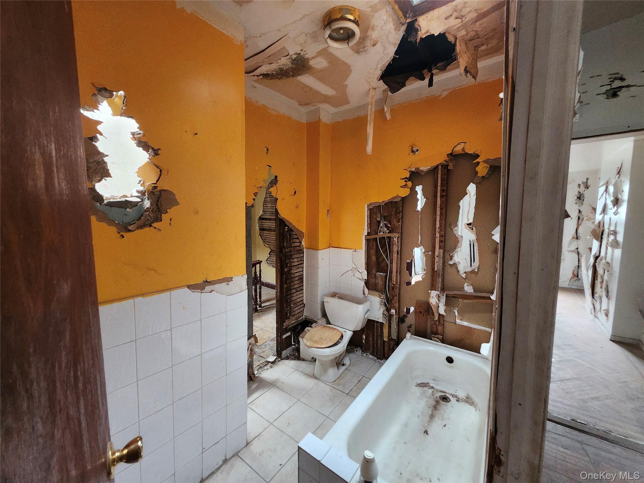 689 Greene Avenue Property Photo 23