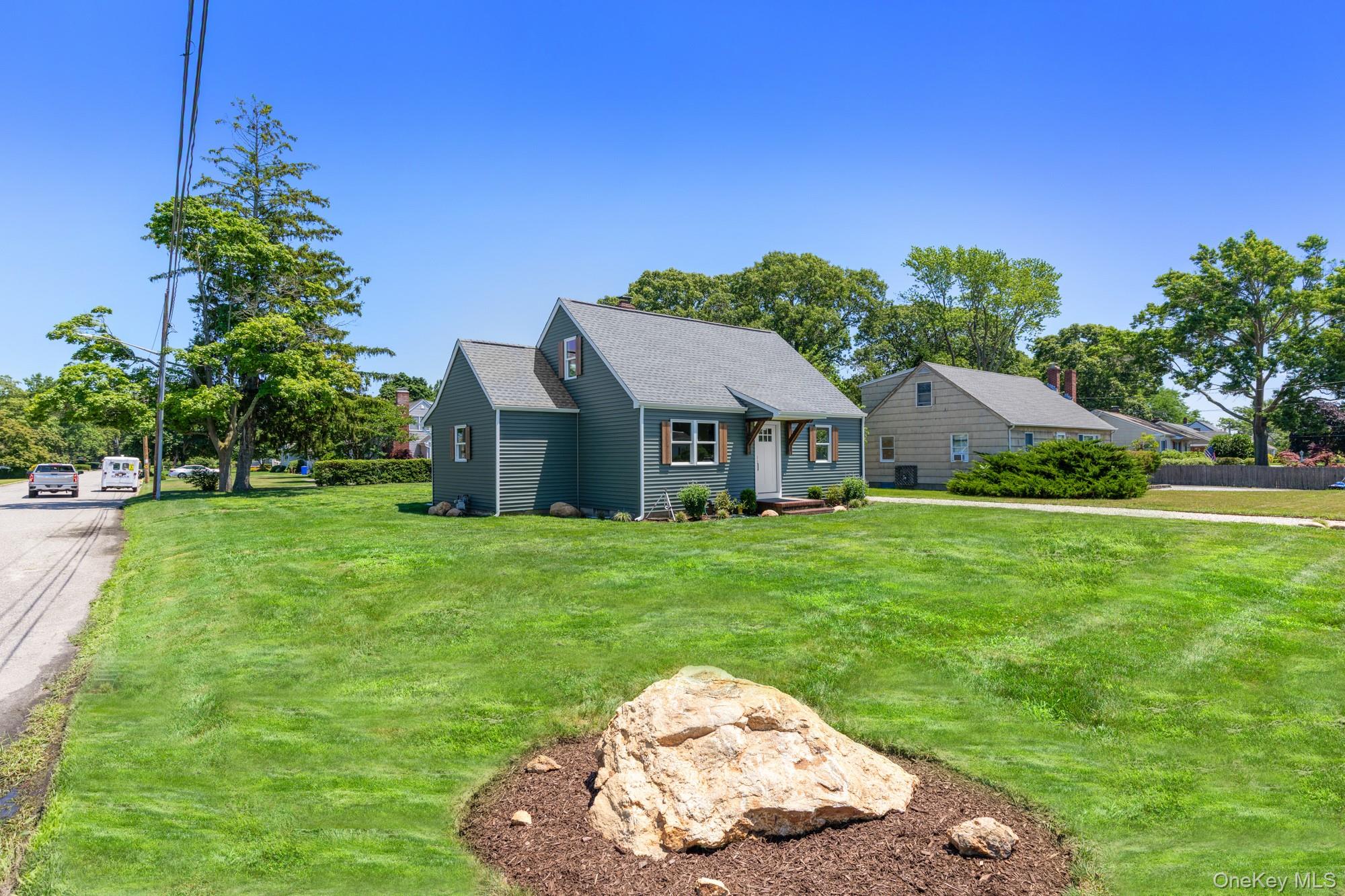 90 Sunrise Avenue Property Photo 1