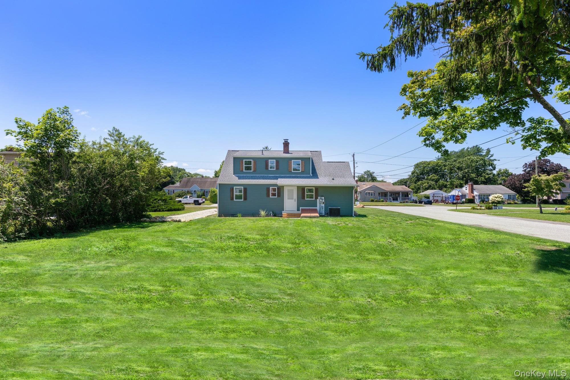 90 Sunrise Avenue Property Photo 4