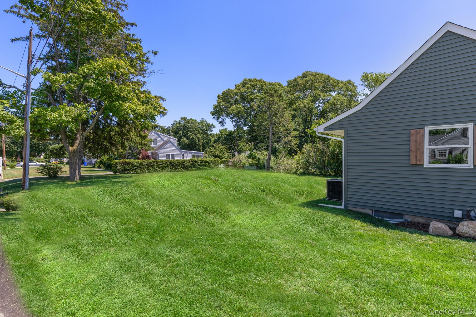 90 Sunrise Avenue Property Photo 5