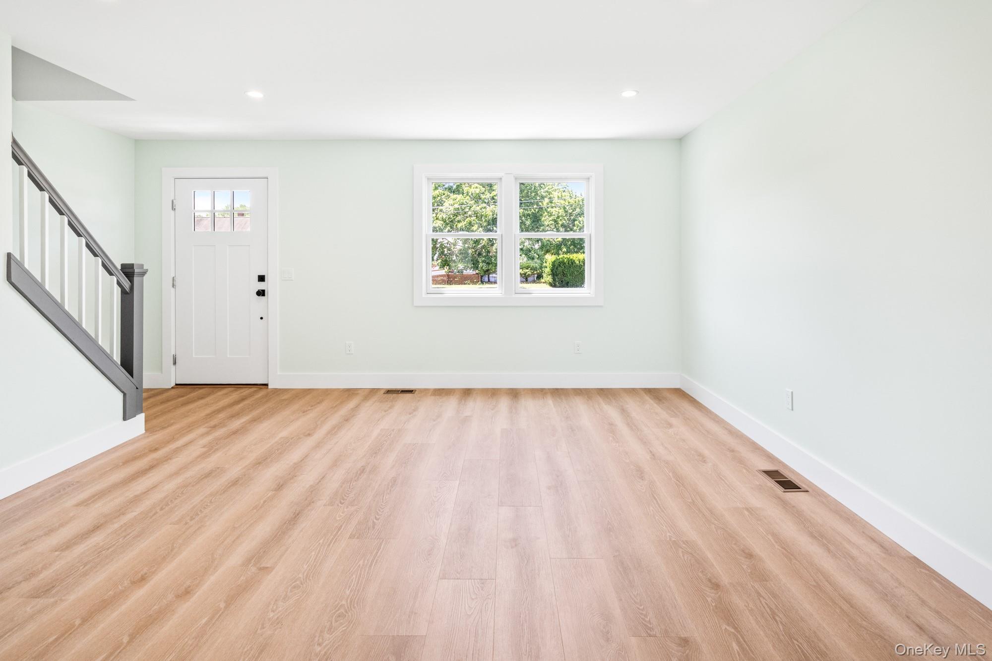 90 Sunrise Avenue Property Photo 12