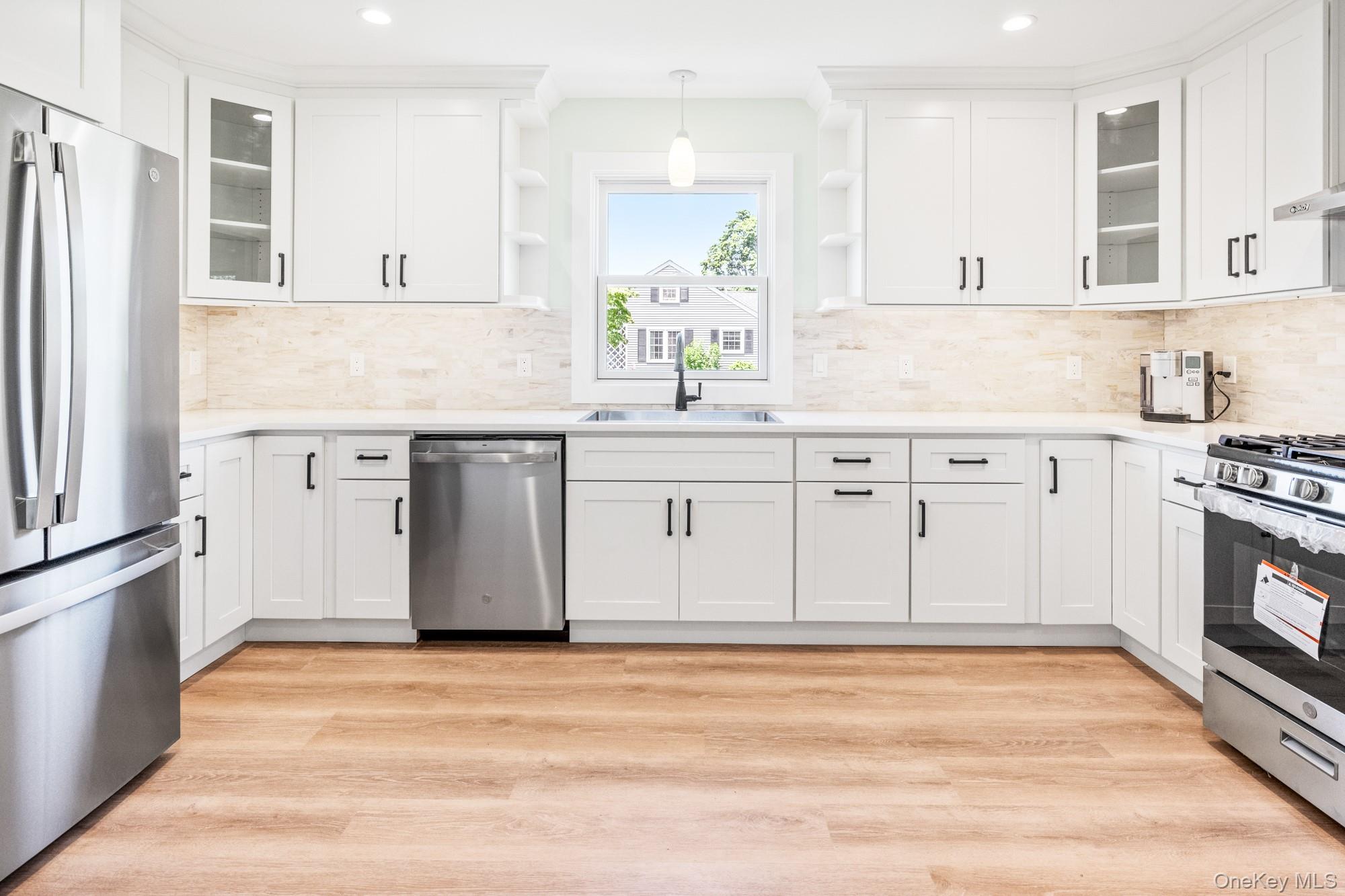 90 Sunrise Avenue Property Photo 14