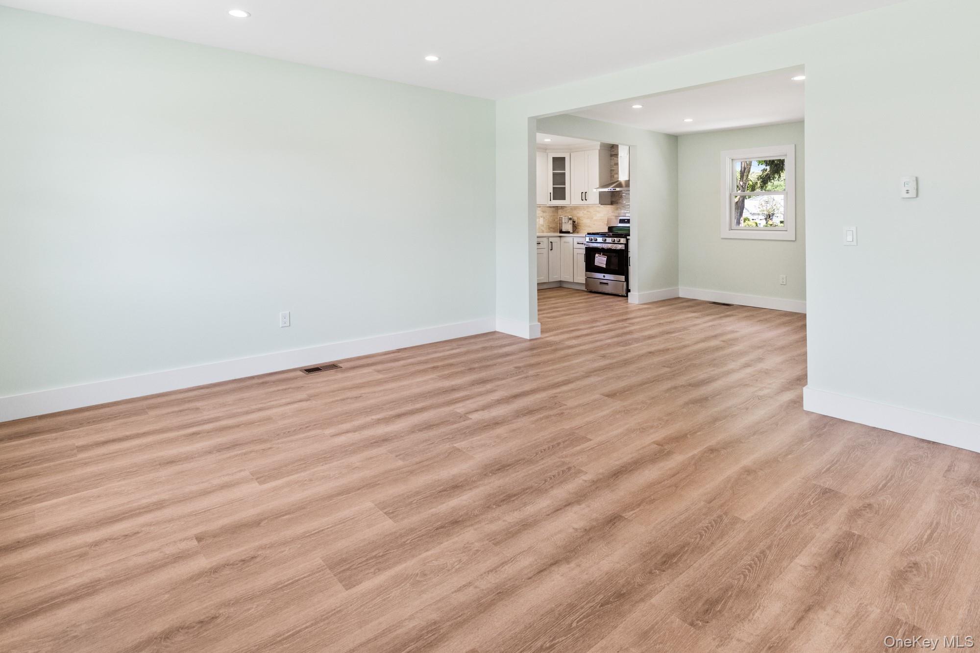 90 Sunrise Avenue Property Photo 15