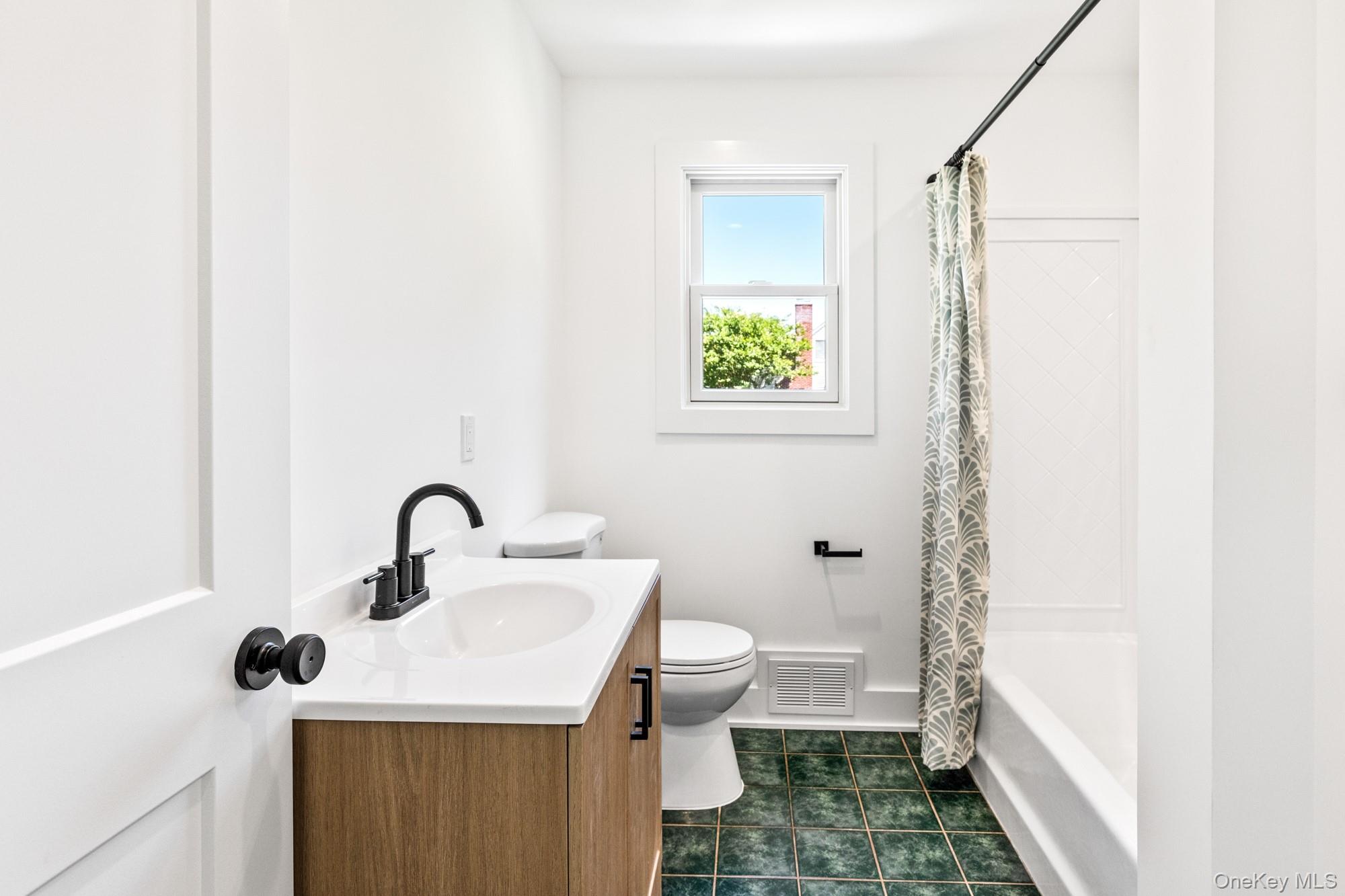 90 Sunrise Avenue Property Photo 17