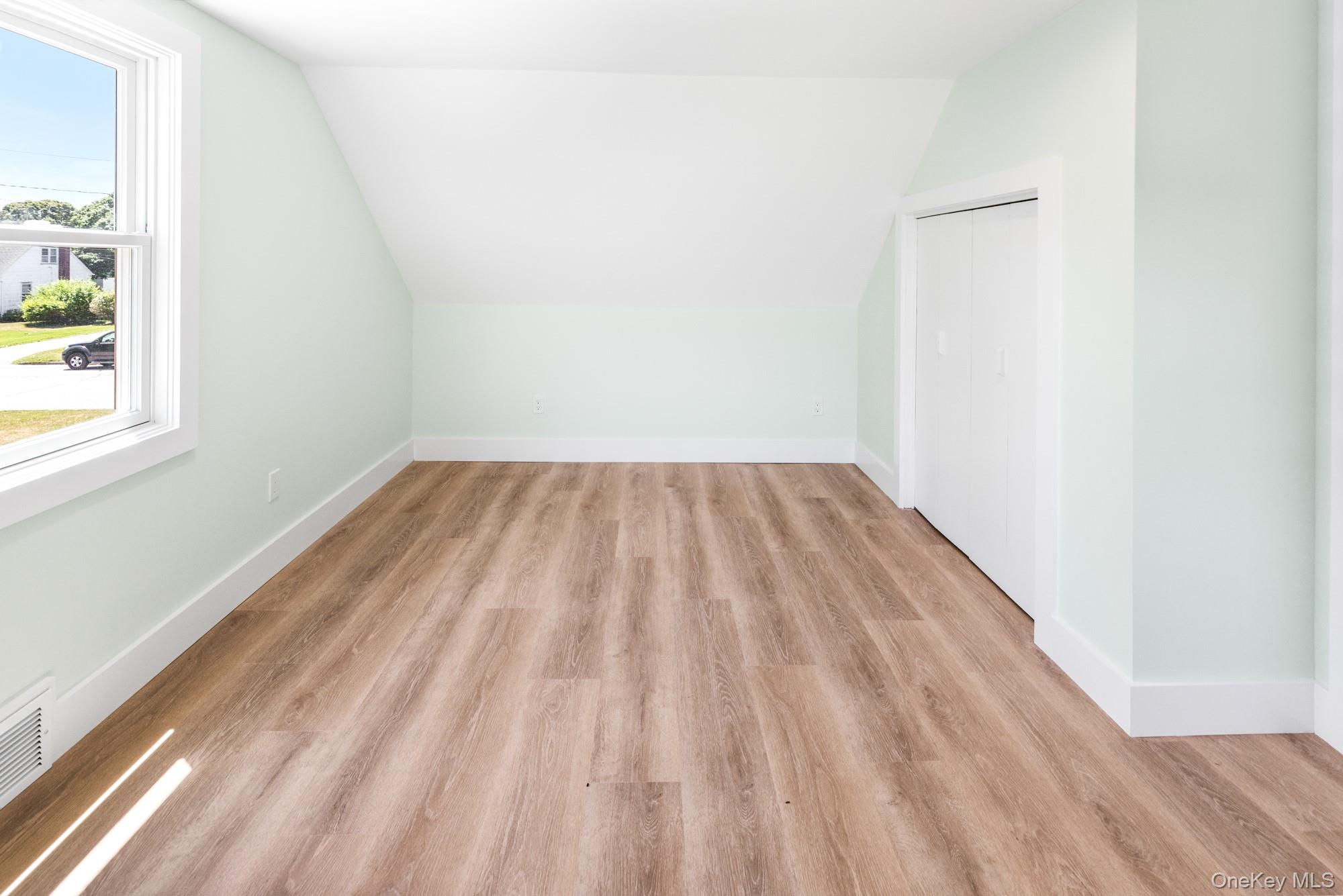 90 Sunrise Avenue Property Photo 23