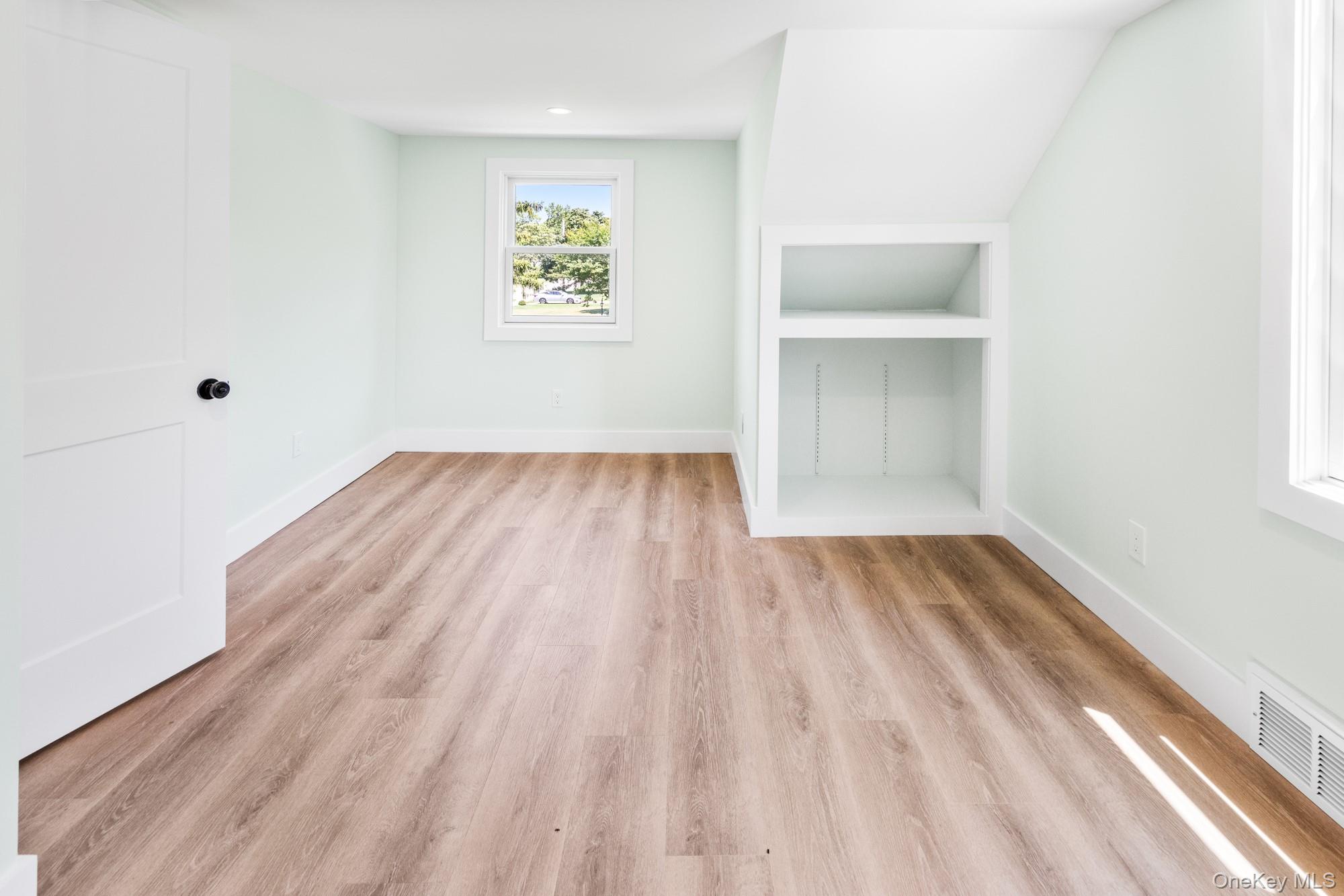 90 Sunrise Avenue Property Photo 25