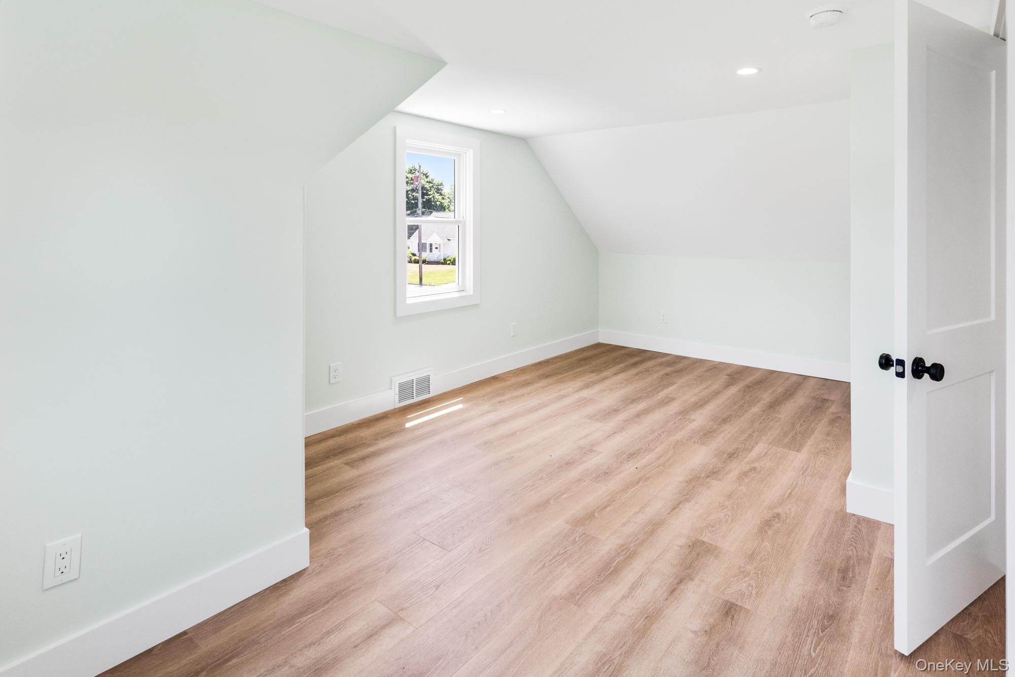 90 Sunrise Avenue Property Photo 26